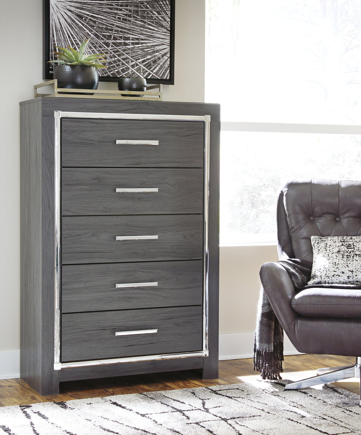 J&M Furniture - Ashley Furniture - Lodanna Chest of Drawers - Five Drawer Chest / Gray - B214-46