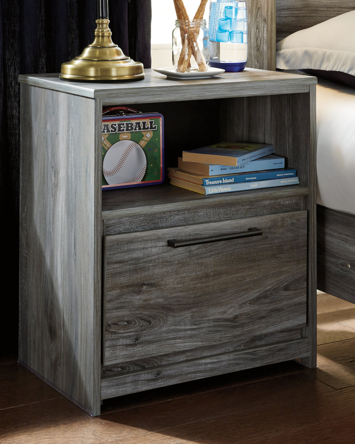 J&M Furniture - Ashley Furniture - Baystorm Nightstand - One Drawer Night Stand / Gray - B221-91