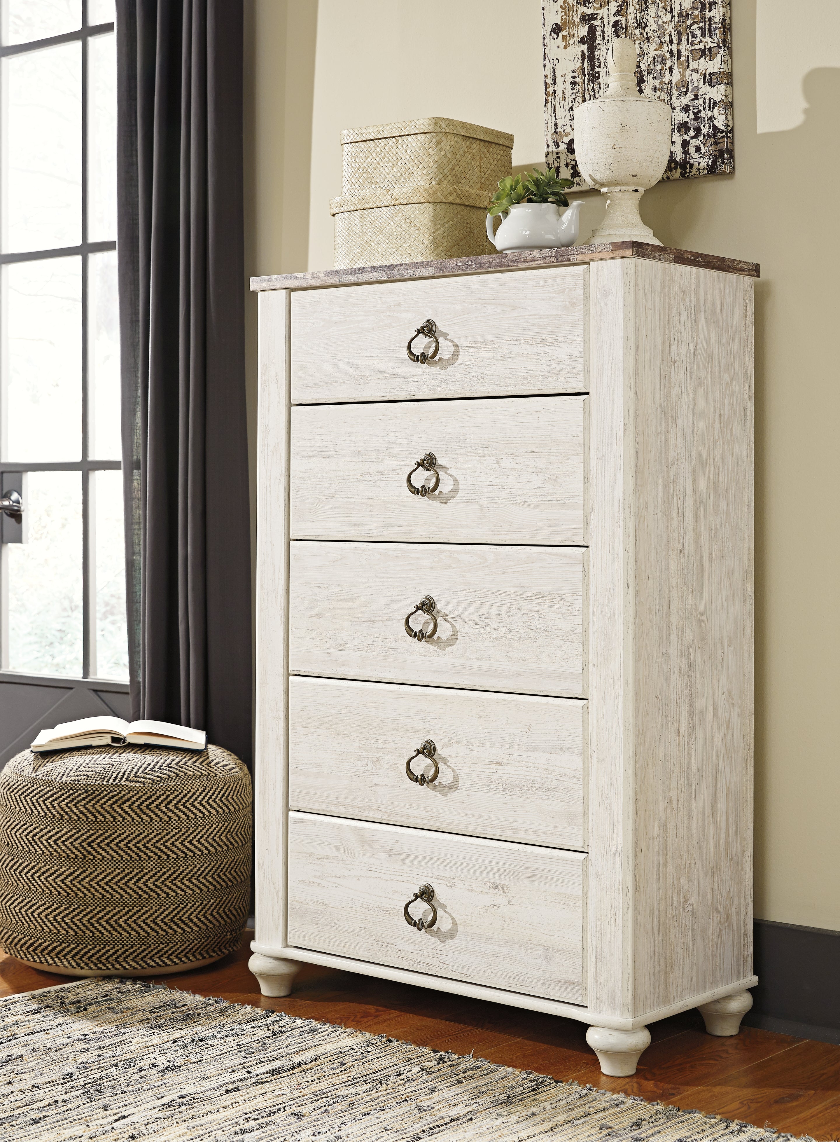 J&M Furniture - Ashley Furniture - Willowton Chest of Drawers - Five Drawer Chest / Whitewash - B267-46