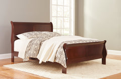 J&M Furniture - Ashley Furniture - Alisdair Queen Sleigh Bed - Queen Sleigh Bed / Reddish Brown - B376B2