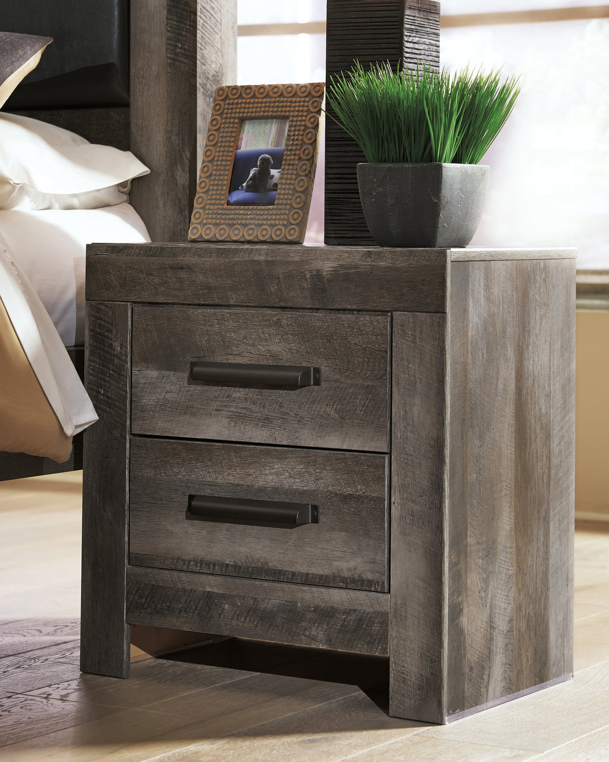 J&M Furniture - Ashley Furniture - Wynnlow Nightstand - Two Drawer Night Stand / Gray - B440-92