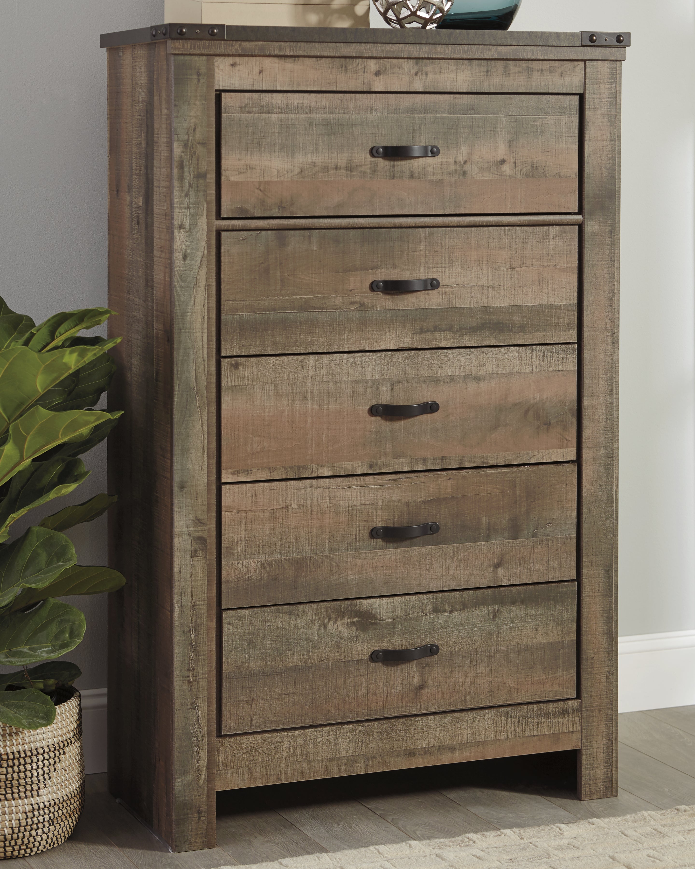 J&M Furniture - Ashley Furniture - Trinell Chest of Drawers - Five Drawer Chest / Brown - B446-46
