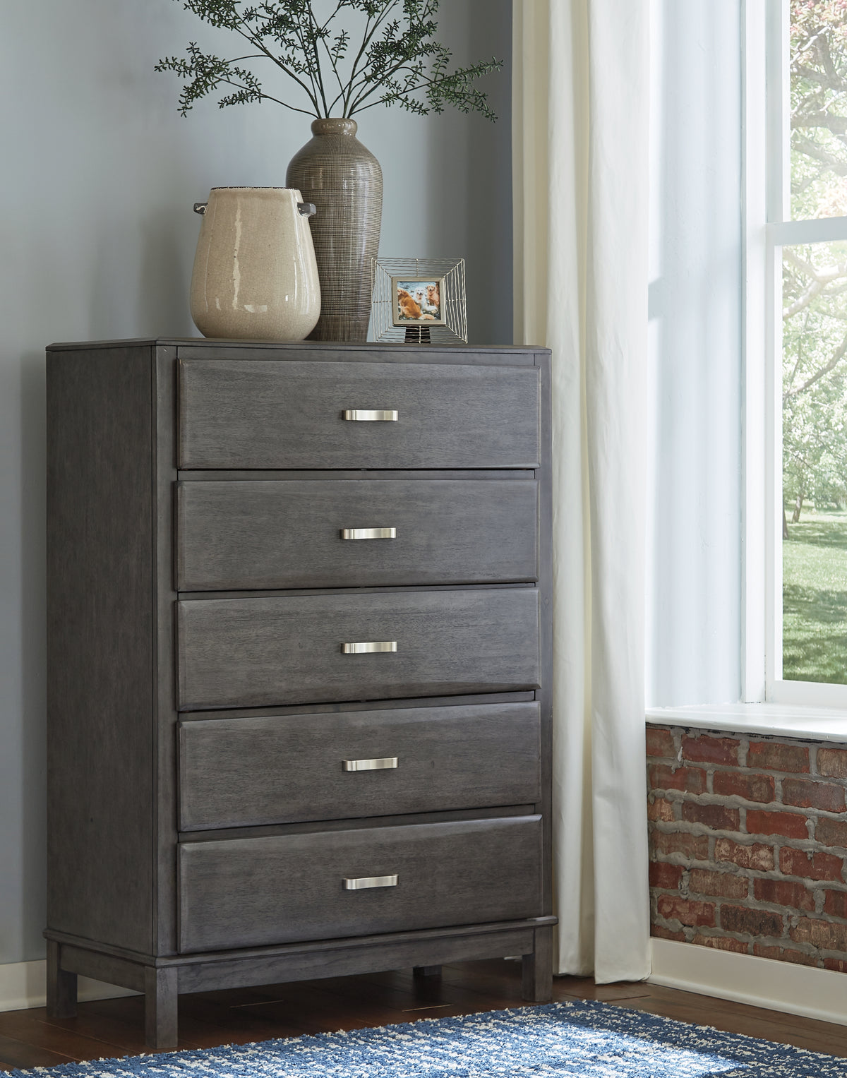 J&M Furniture - Ashley Furniture - Caitbrook Chest of Drawers - Five Drawer Chest - B476-46