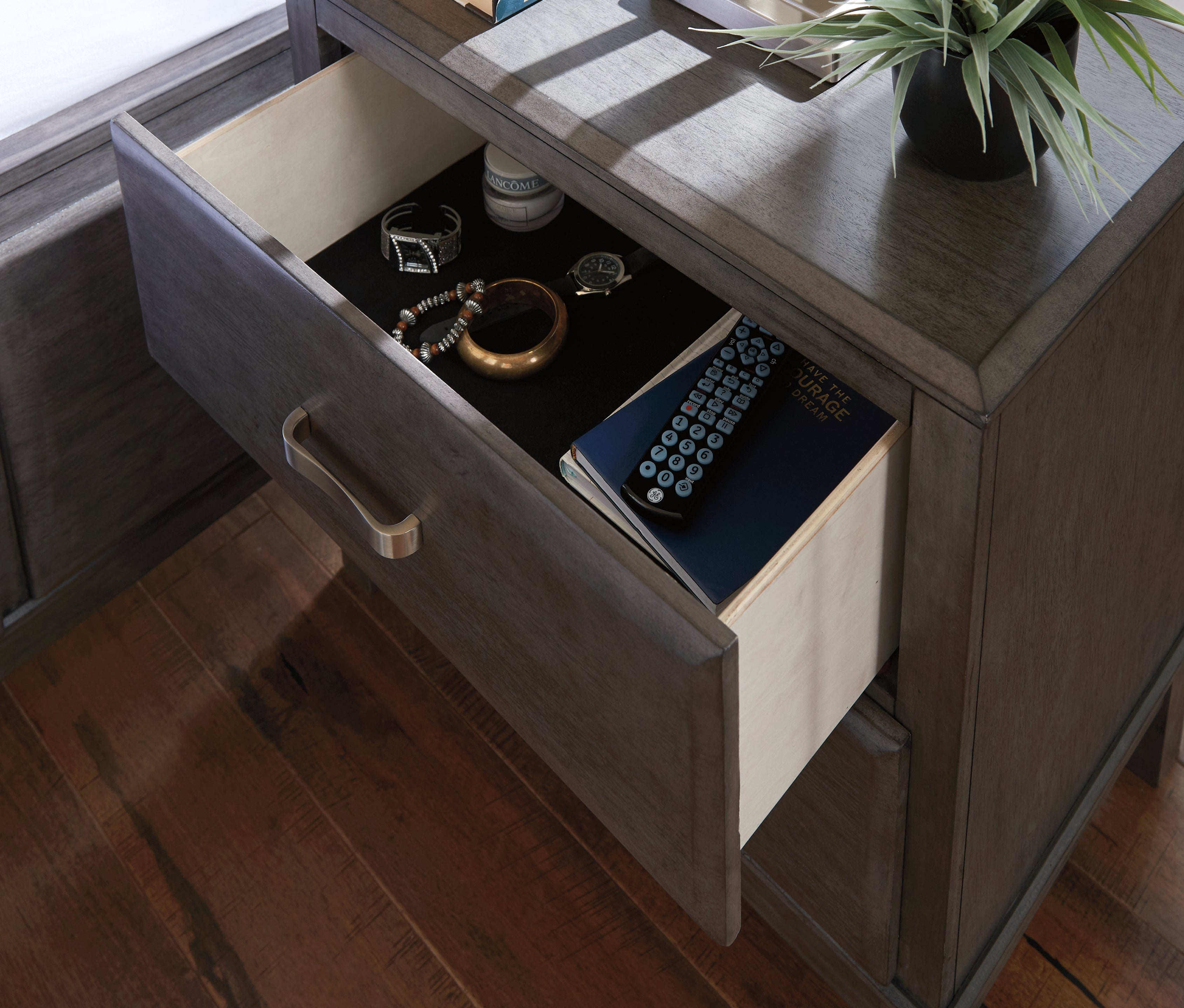 Caitbrook Dresser, Mirror and 2 Nightstands