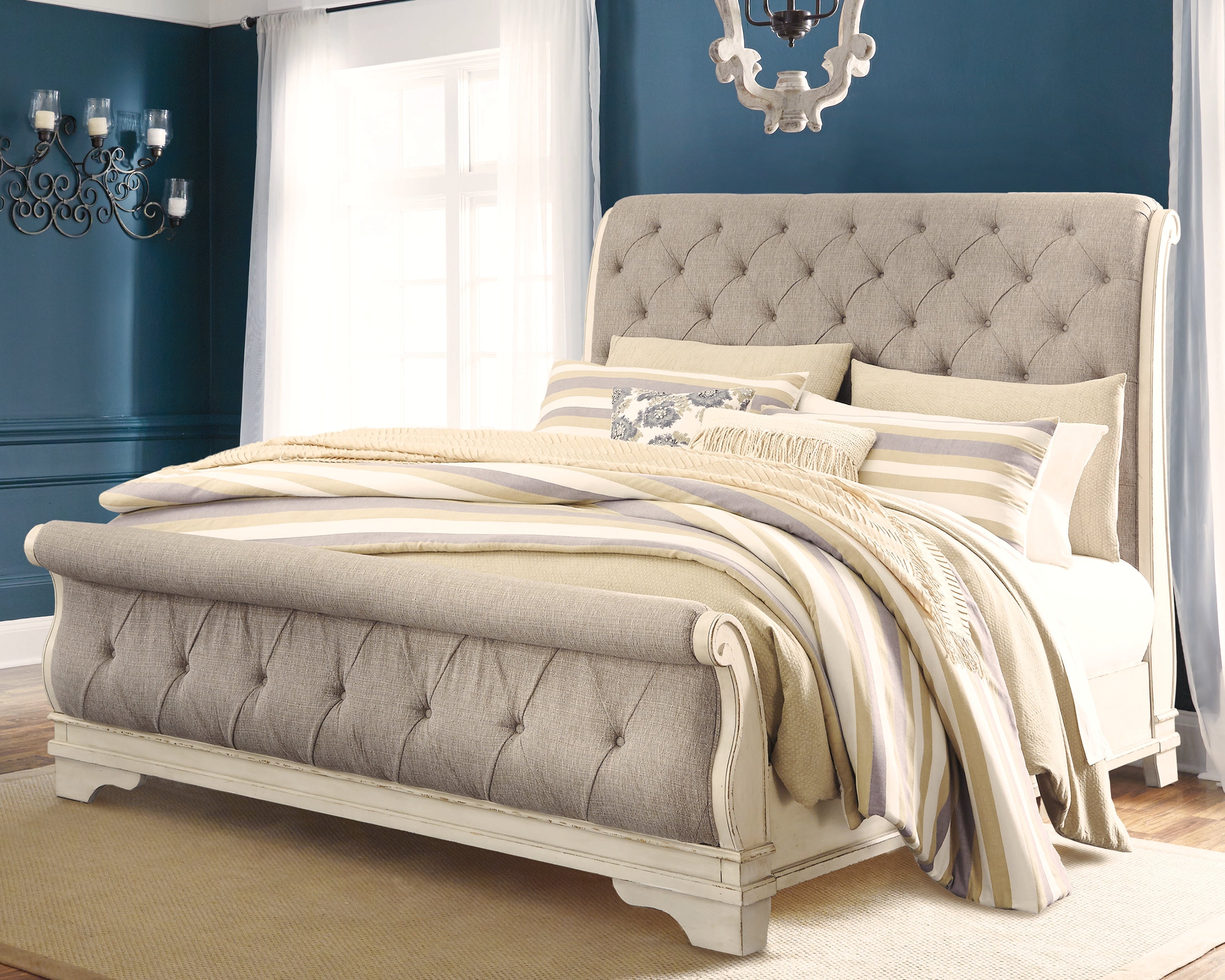 J&M Furniture - Ashley Furniture - Realyn Queen Sleigh Bed - Queen Sleigh Bed / Chipped White - B743B4