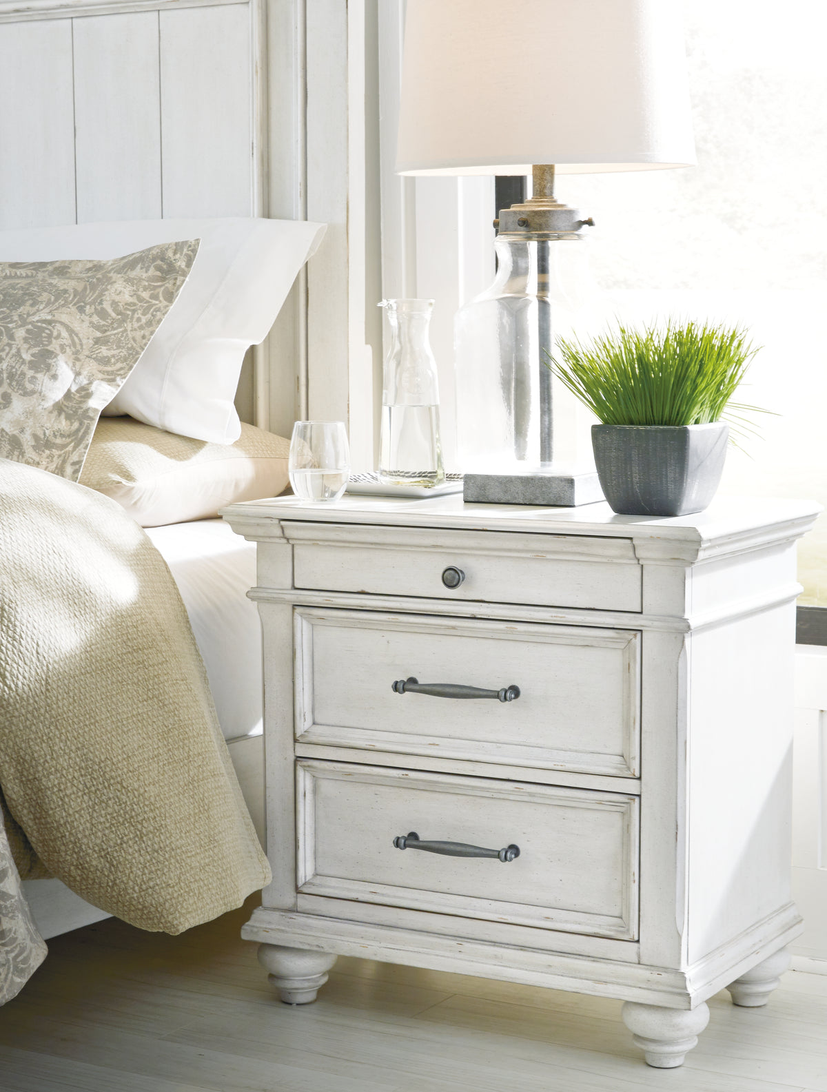 J&M Furniture - Ashley Furniture - Kanwyn Nightstand - Three Drawer Night Stand / Whitewash - B777-93