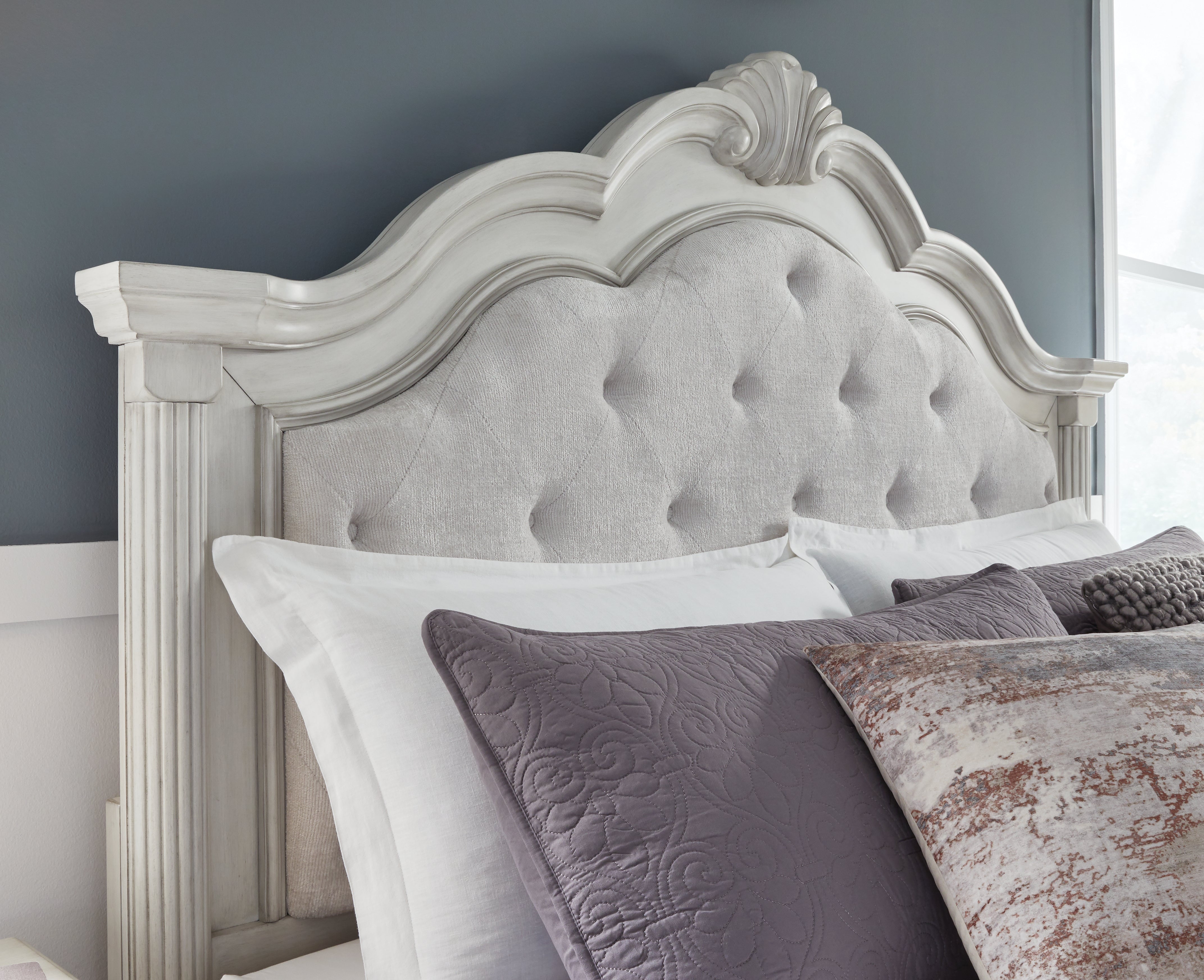 Montelaine Queen Upholstered Panel Bed