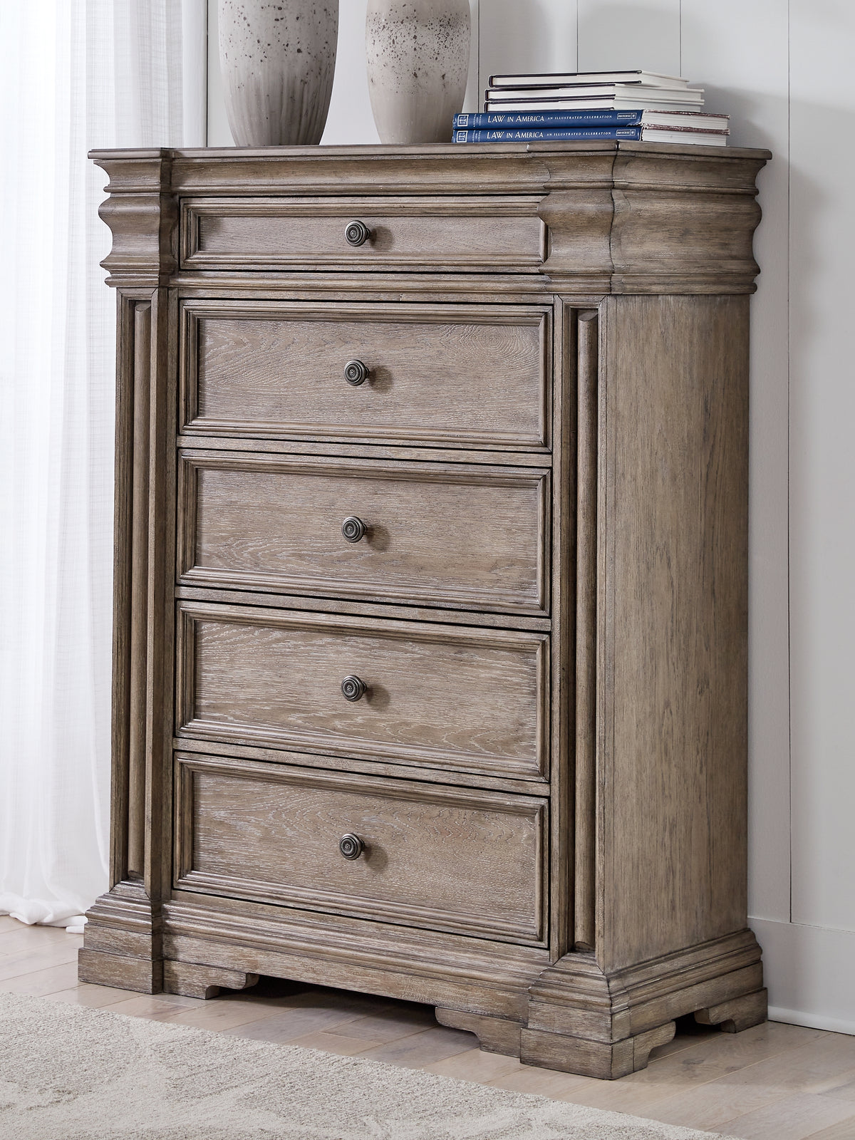 J&M Furniture - Ashley Furniture - Blairhurst Chest of Drawers - Five Drawer Chest / Light Grayish Brown - B916-46