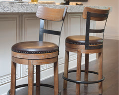 J&M Furniture - Ashley Furniture - Pinnadel Counter Height Bar Stool (Set of 2) - Counter Height Bar Stool (Set of 2) / Grayish Brown - D542-124X2