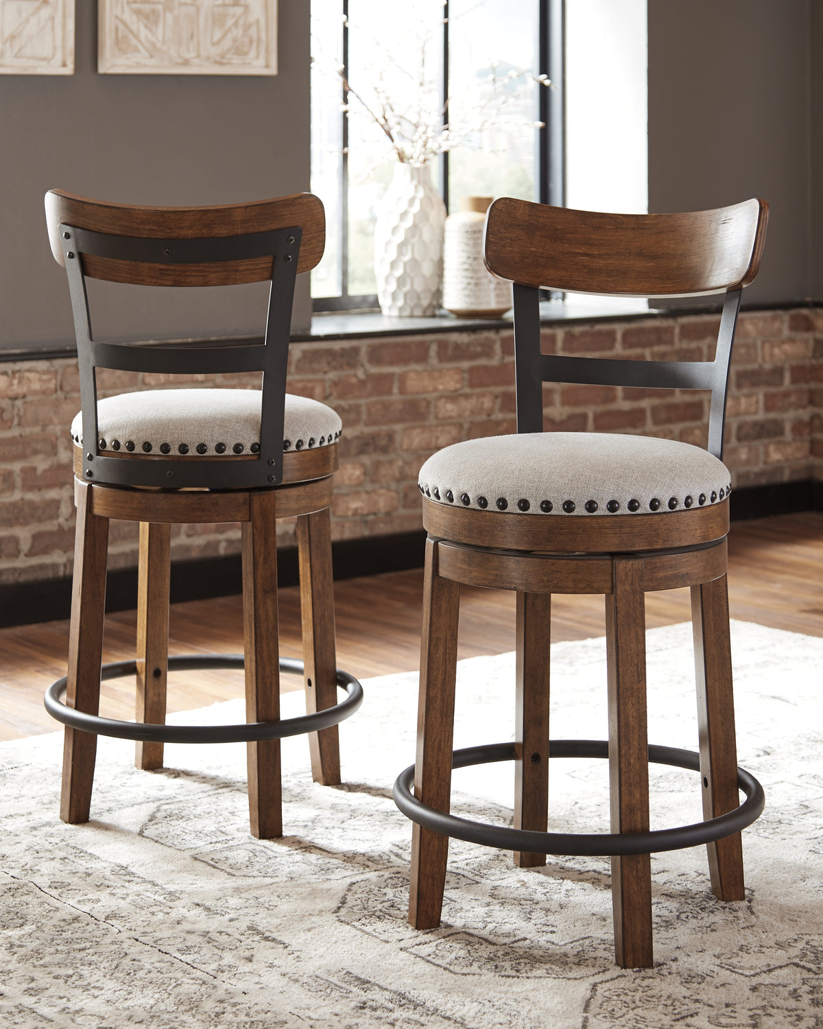 J&M Furniture - Ashley Furniture - Valebeck Counter Height Bar Stool - UPH Swivel Barstool (1/CN) / Black - D546-624