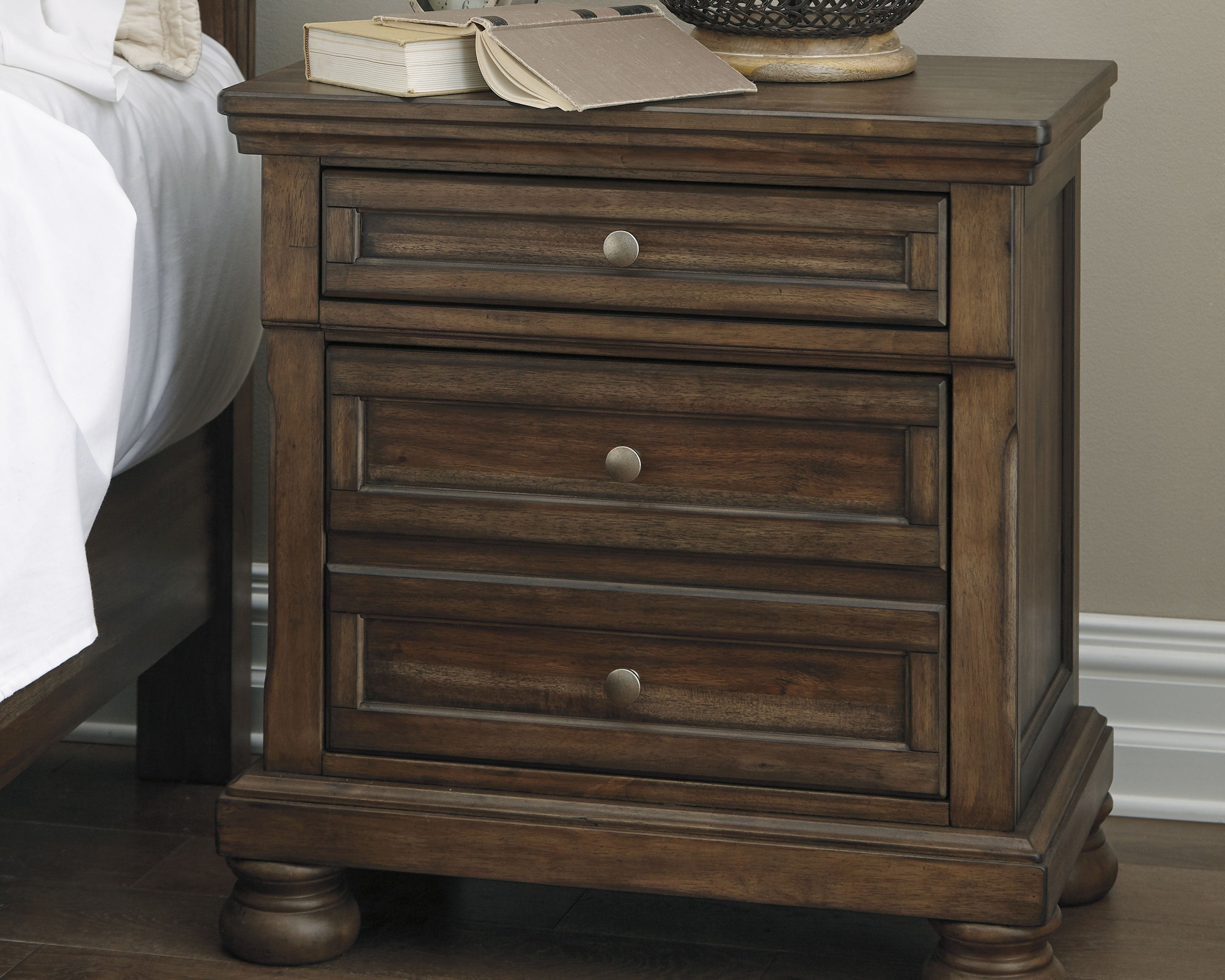 Flynnter Bedroom Ashley Furniture