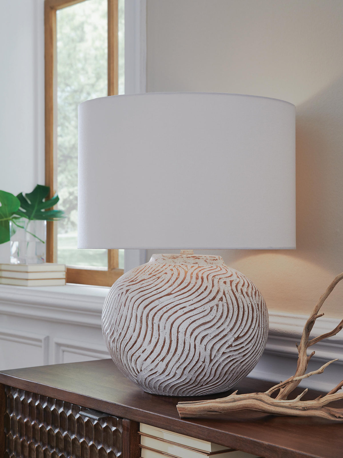 J&M Furniture - Ashley Furniture - Vien Table Lamp - Terracotta Table Lamp (1/CN) - L100894