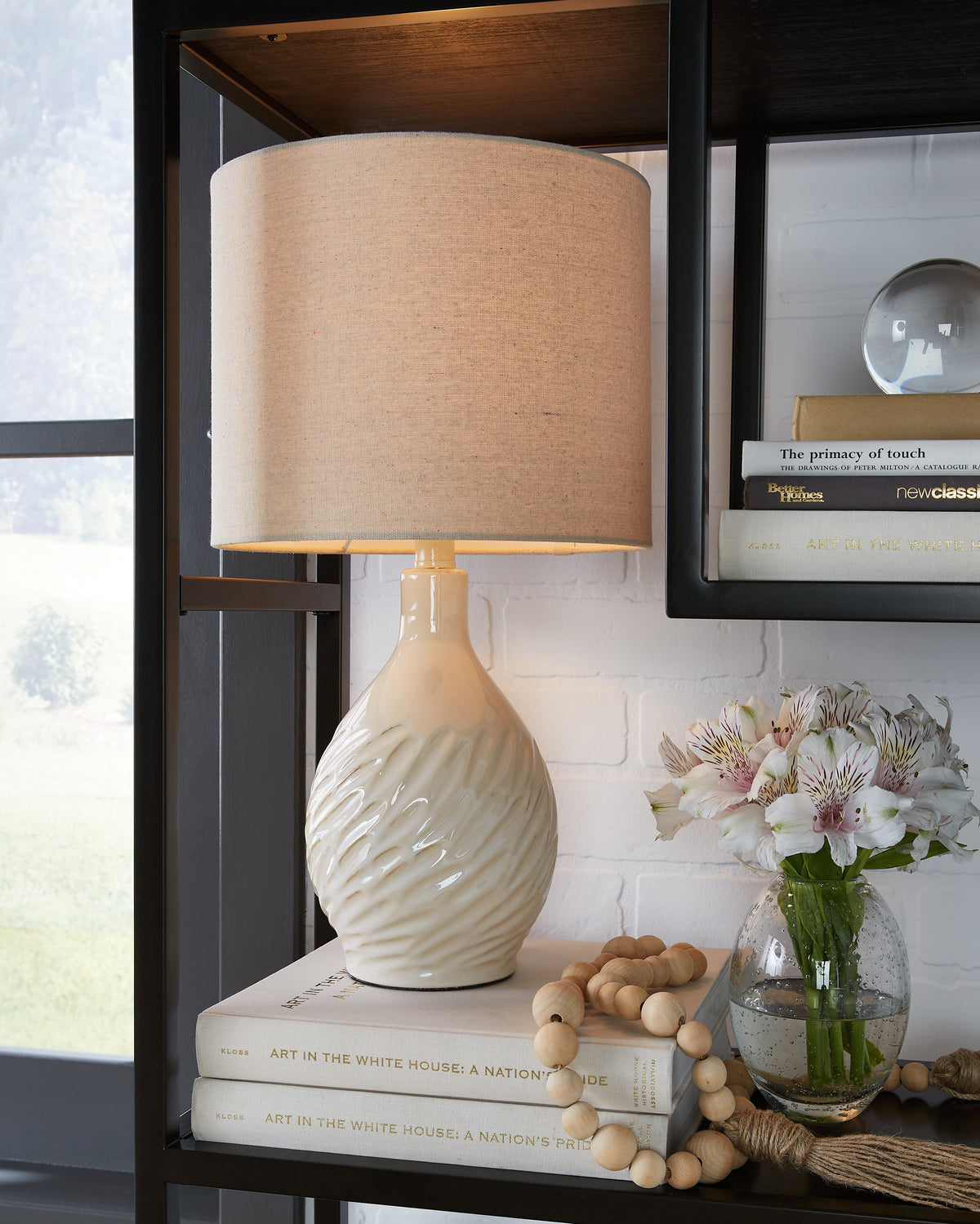 J&M Furniture - Ashley Furniture - Garinton Table Lamp - Ceramic Table Lamp (1/CN) / Black - L180184