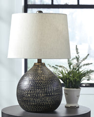J&M Furniture - Ashley Furniture - Maire Table Lamp (Set of 2) - Table Lamp (Set of 2) / Black/Gold Finish - L207294X2