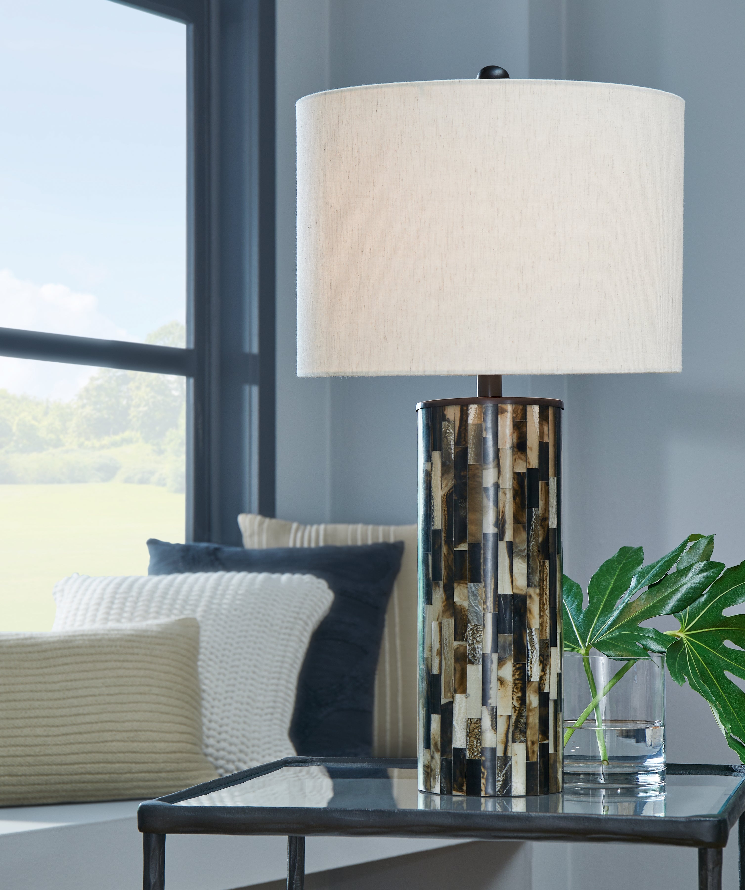 J&M Furniture - Ashley Furniture - Ellford Table Lamp - Poly Table Lamp (1/CN) / Black/Brown/Cream - L235684