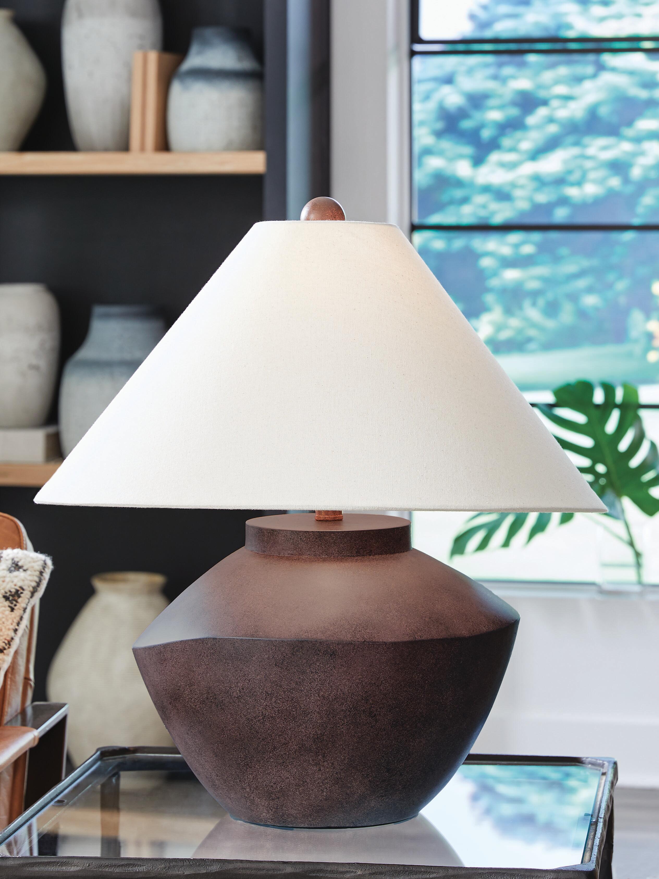 J&M Furniture - Ashley Furniture - Honsworth Table Lamp - Poly Table Lamp (1/CN) - L235994