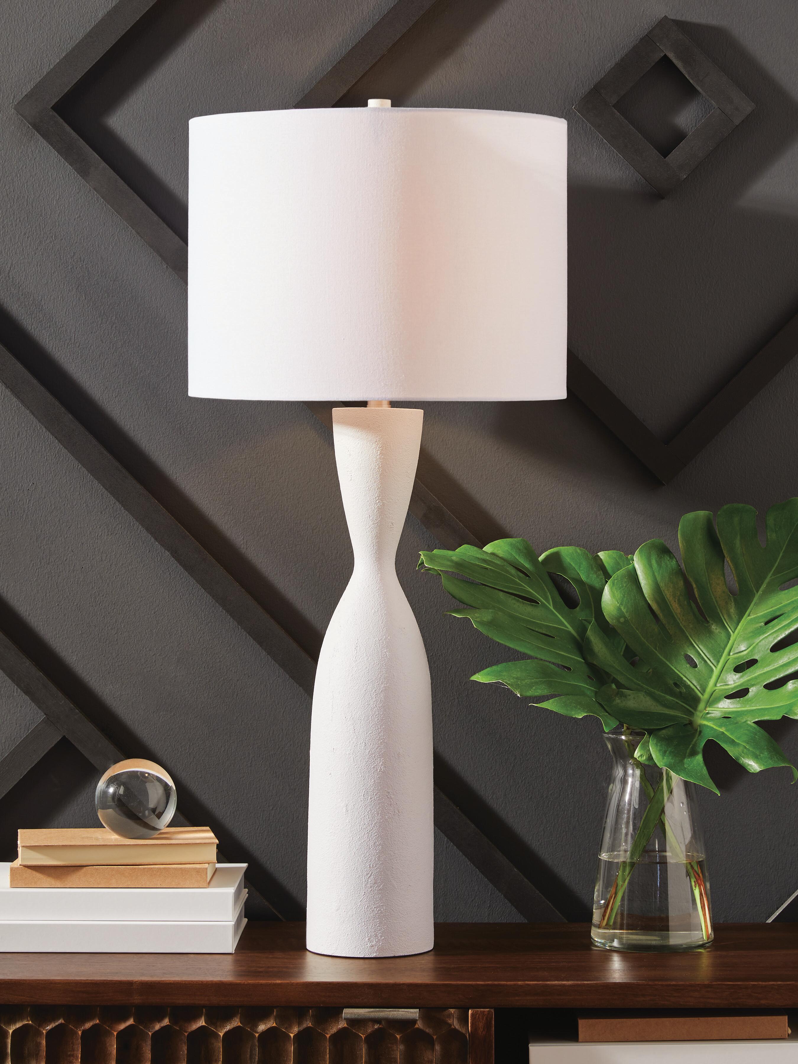 J&M Furniture - Ashley Furniture - Davinford Table Lamp - Poly Table Lamp (1/CN) - L236004