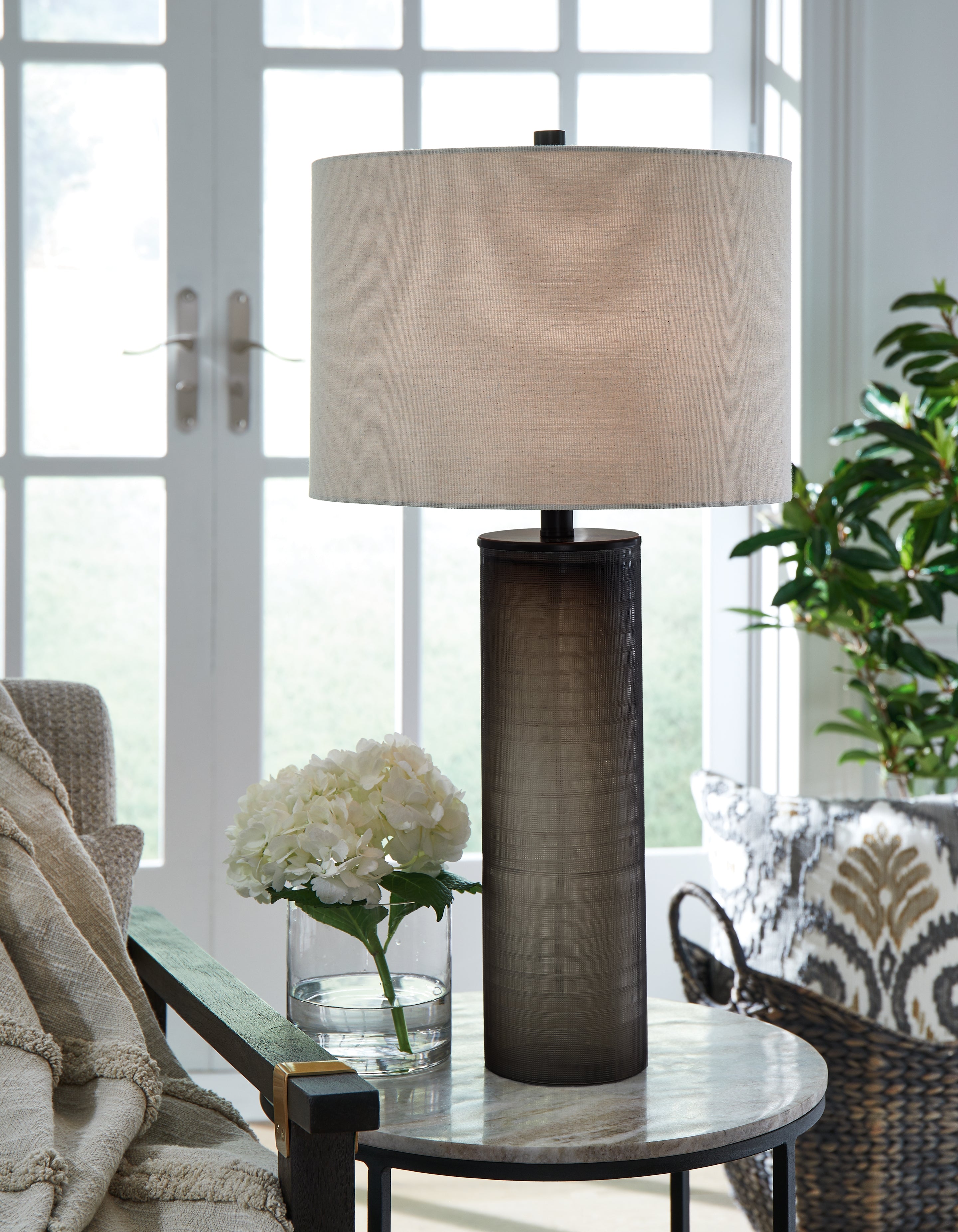 J&M Furniture - Ashley Furniture - Dingerly Table Lamp - Glass Table Lamp (1/CN) / Brown - L430824