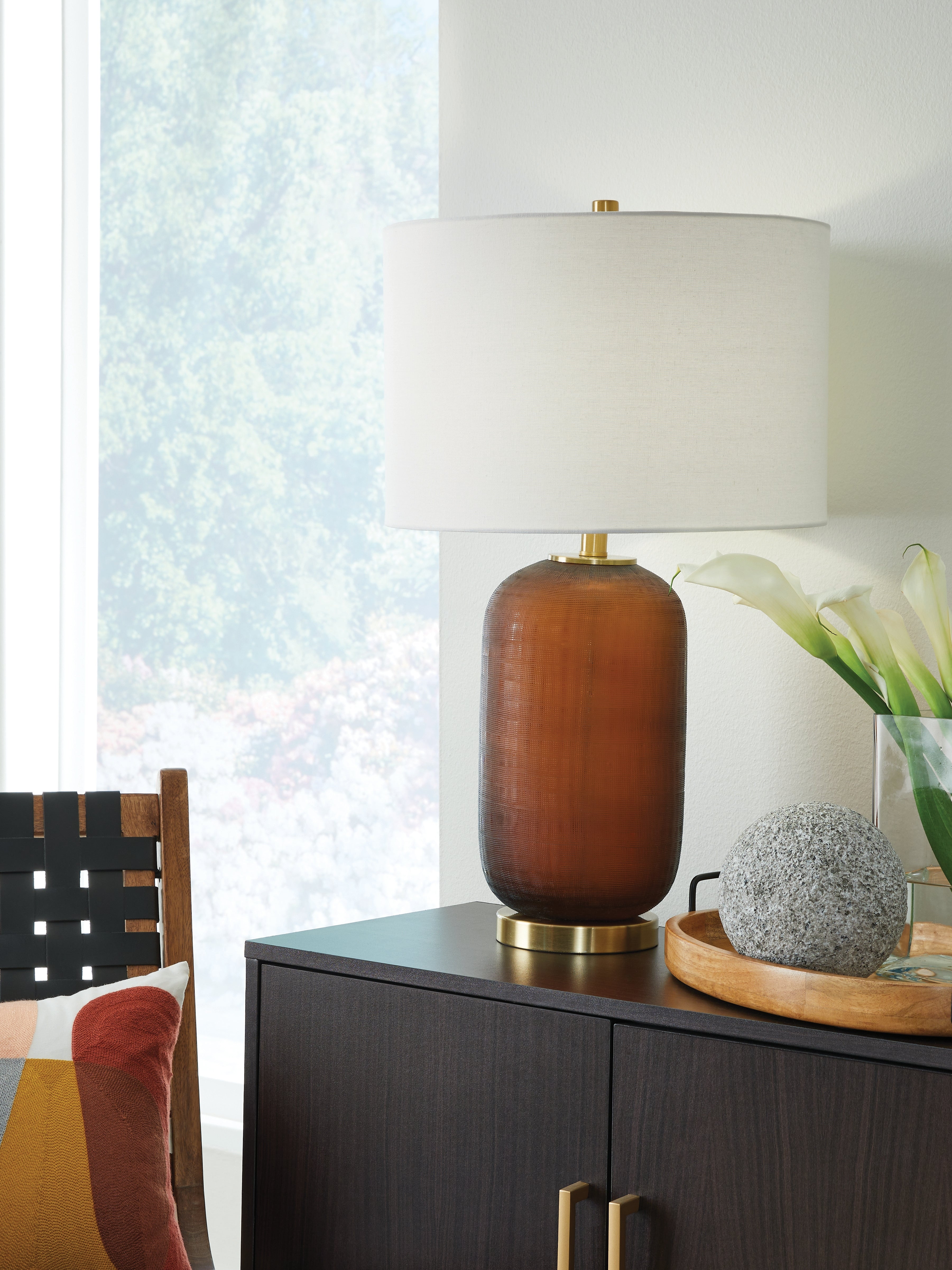 J&M Furniture - Ashley Furniture - Farberman Table Lamp - Glass Table Lamp (1/CN) / Amber - L430864