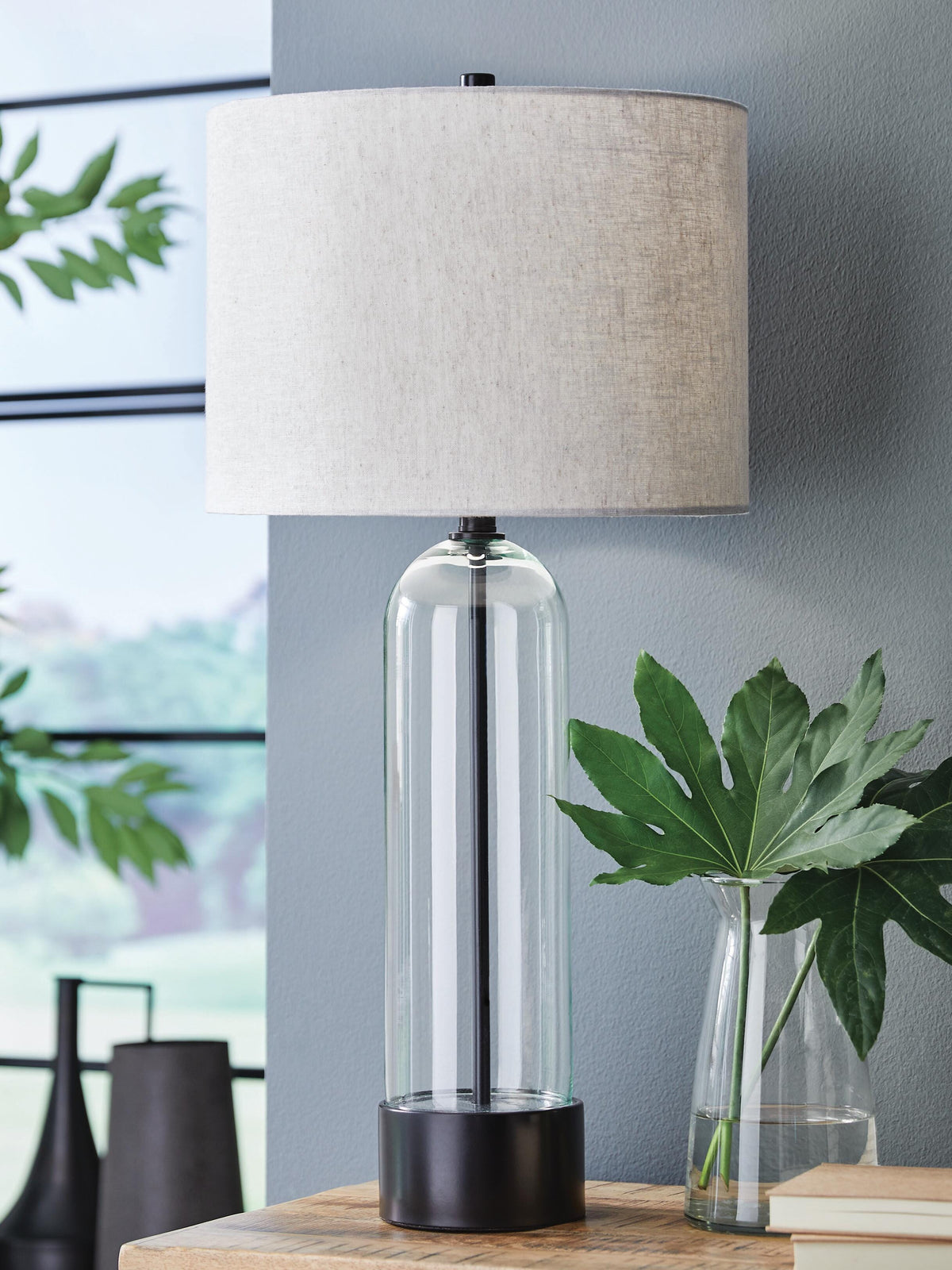 J&M Furniture - Ashley Furniture - Kerrbrook Table Lamp - Glass Table Lamp (1/CN) - L430944