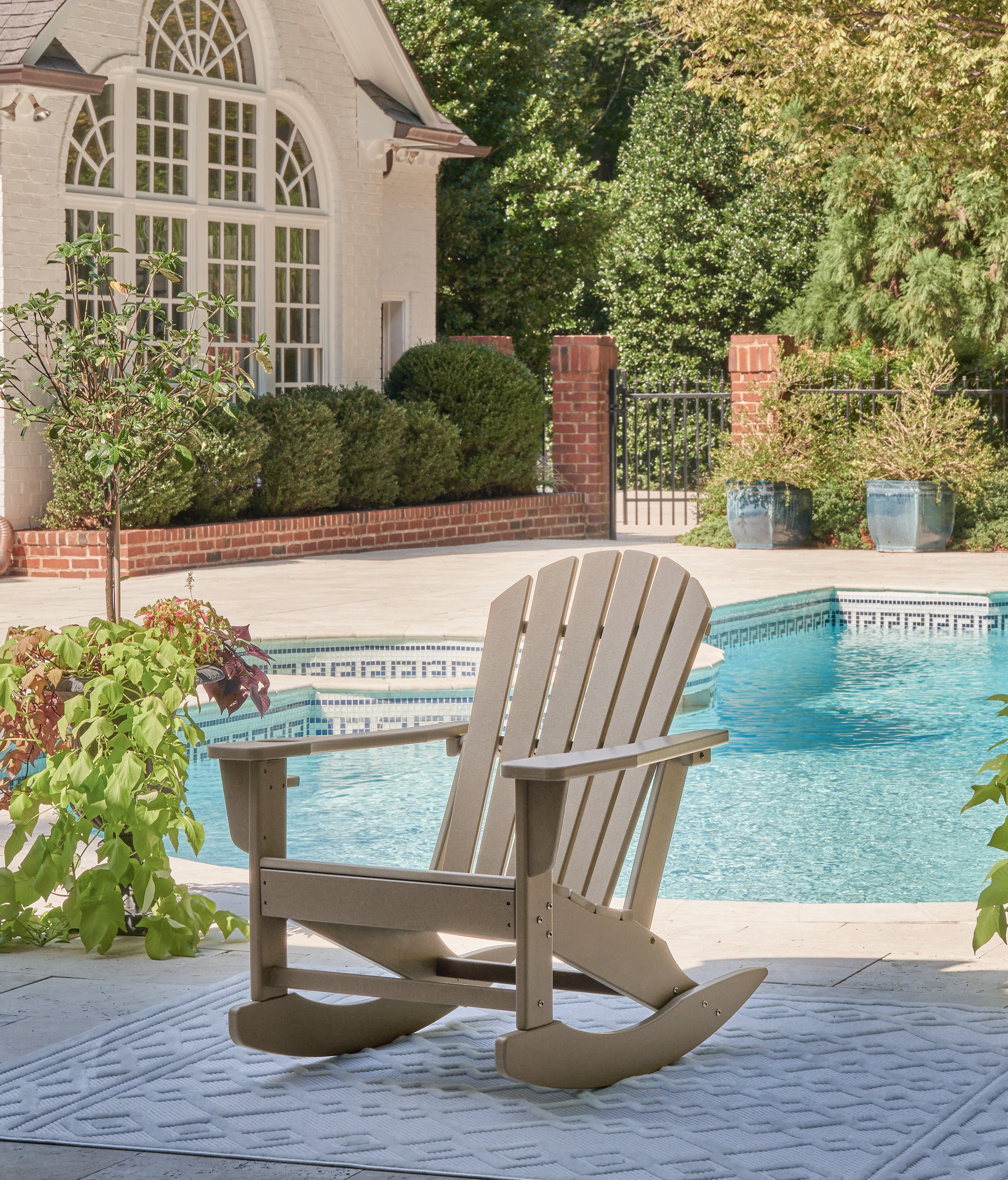 J&M Furniture - Ashley Furniture - Sundown Treasure Outdoor Rocking Chair - Rocking Chair / White - P011-827