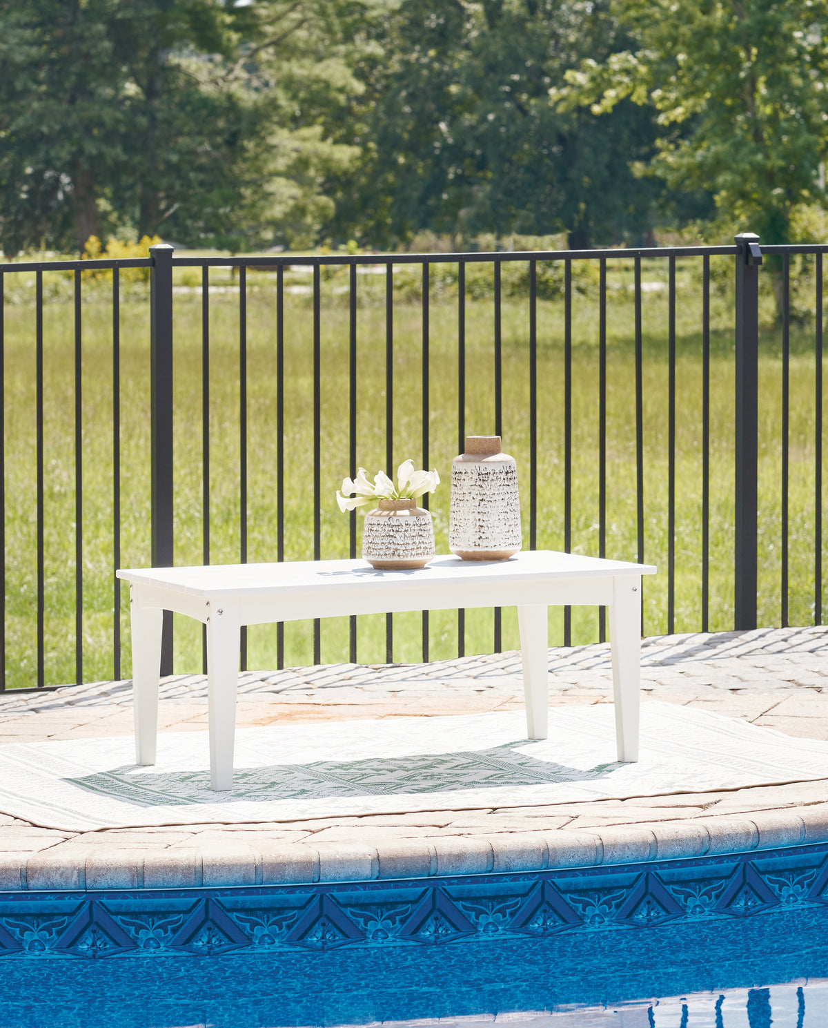 J&M Furniture - Ashley Furniture - Hyland Wave Outdoor Coffee Table - Rectangular Cocktail Table / White - P111-701