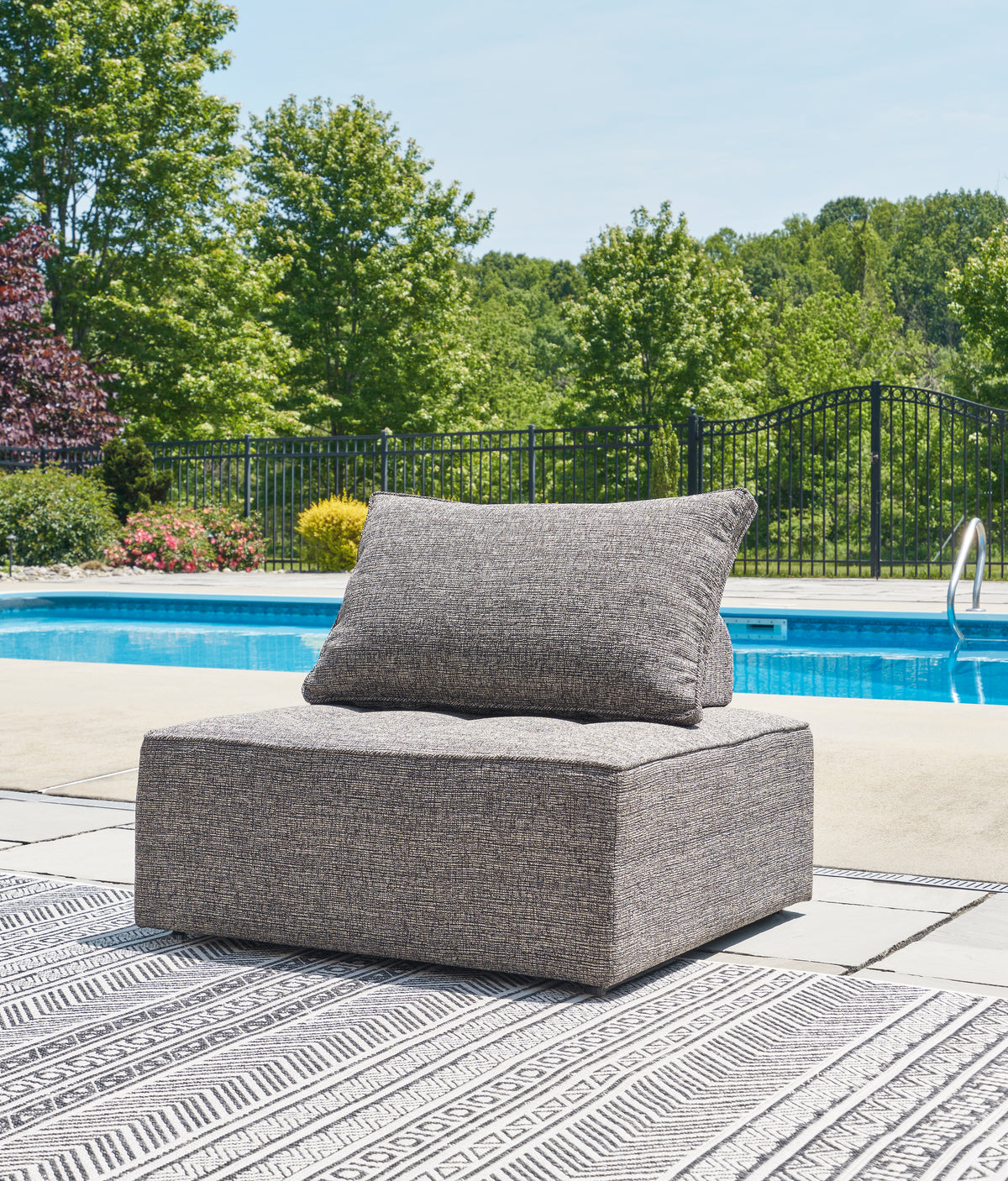 J&M Furniture - Ashley Furniture - Bree Zee Outdoor Lounge Chair with Cushion - Lounge Chair w/Cushion / Brown - P160-821