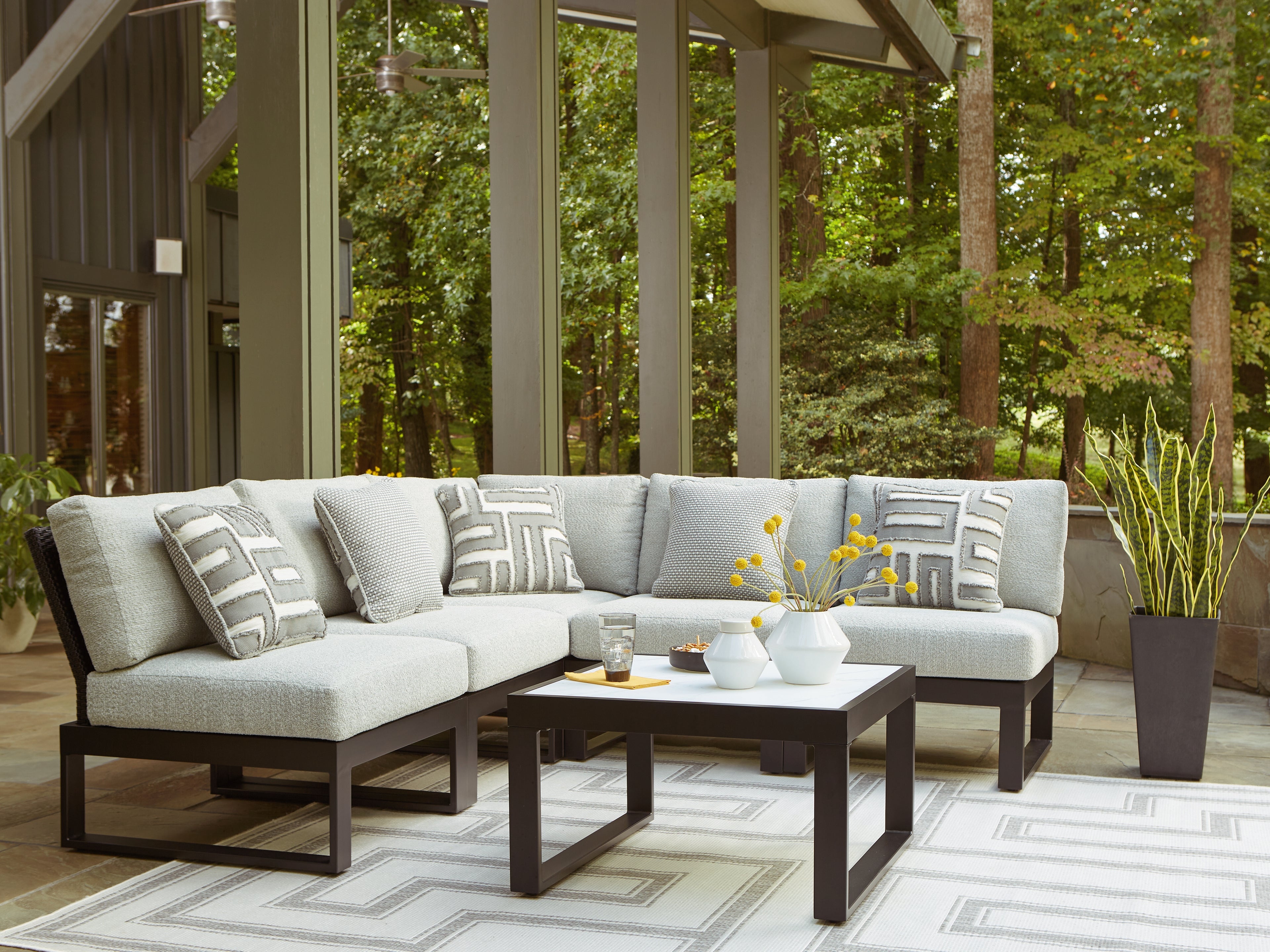 J&M Furniture - Ashley Furniture - Beachloft 5-Piece Outdoor Sectional - 5-Piece Outdoor Sectional / Black/Gray - P490P2