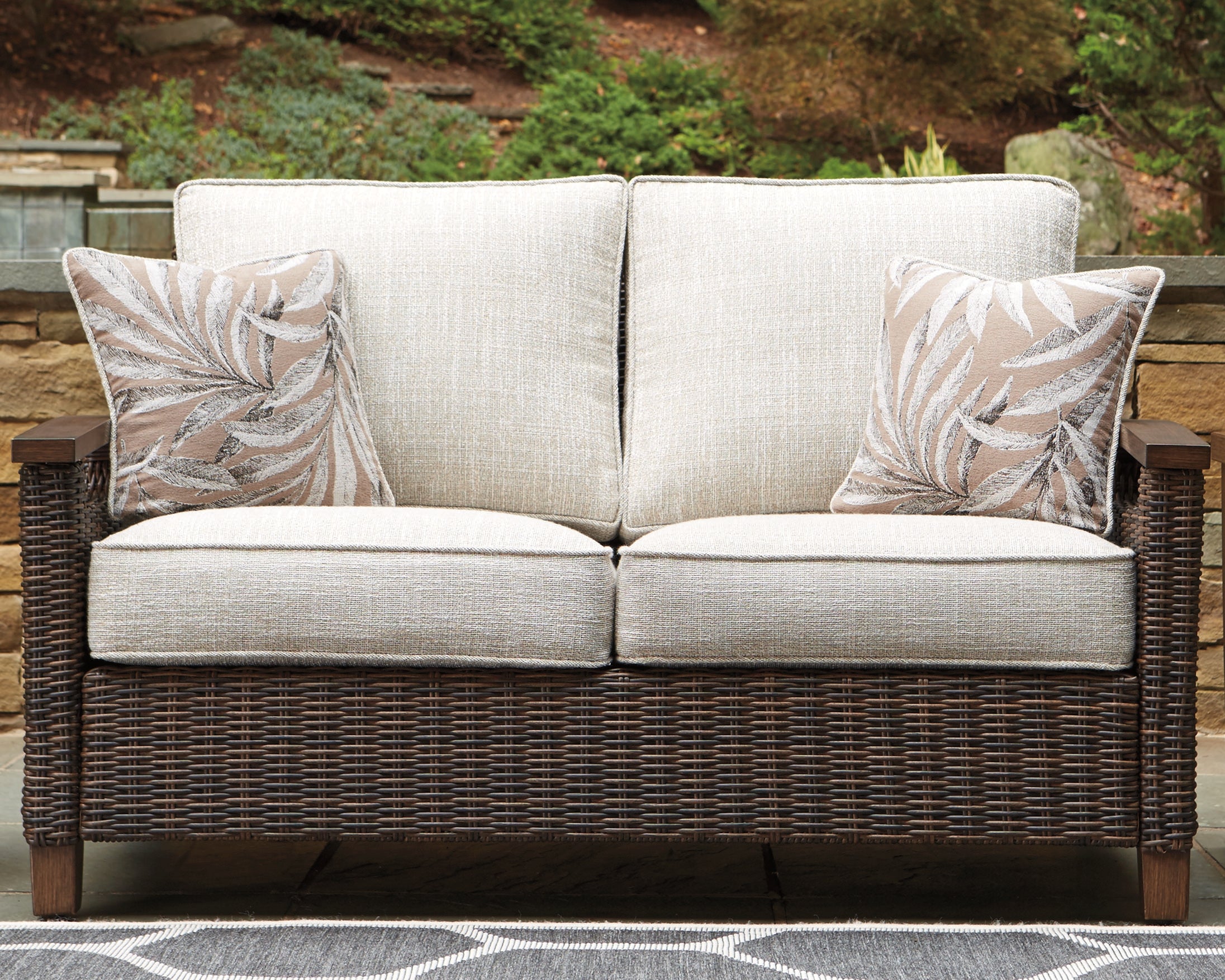 J&M Furniture - Ashley Furniture - Paradise Trail Loveseat with Cushion - Loveseat w/Cushion / Medium Brown - P750-835