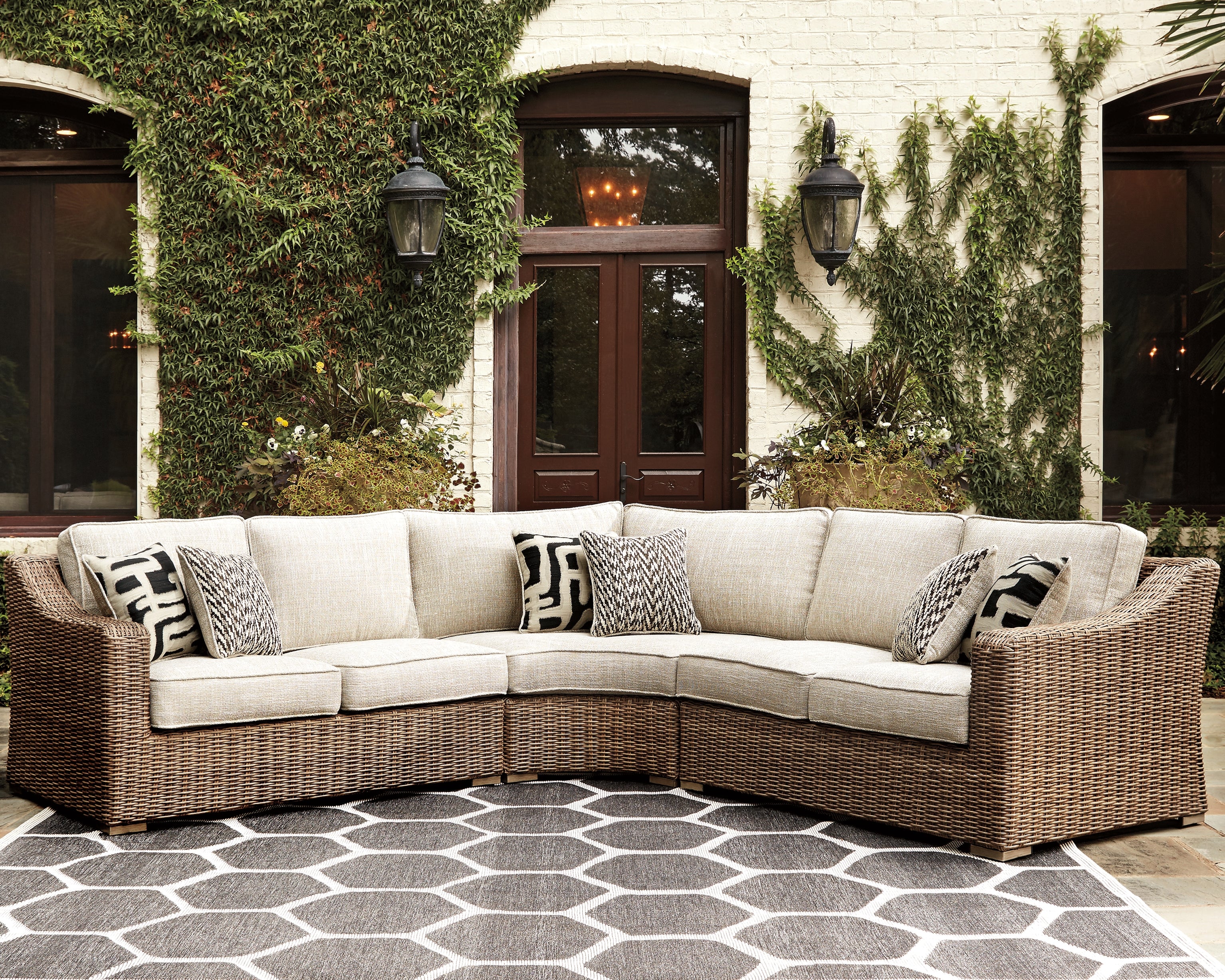 J&M Furniture - Ashley Furniture - Beachcroft 3-Piece Outdoor Seating Set - 3-Piece Outdoor Seating Set / Beige - P791P6
