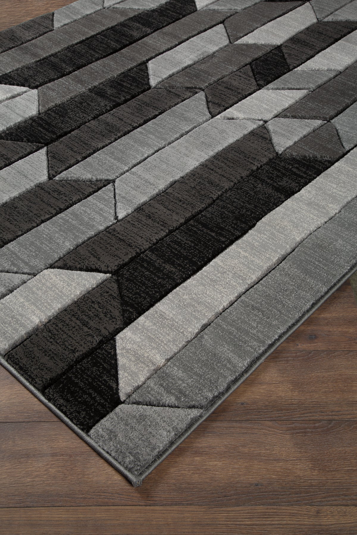 J&M Furniture - Ashley Furniture - Chayse 6'6" x 9'6" Rug - 6'6" x 9'6" Rug / Black/Gray - R403461