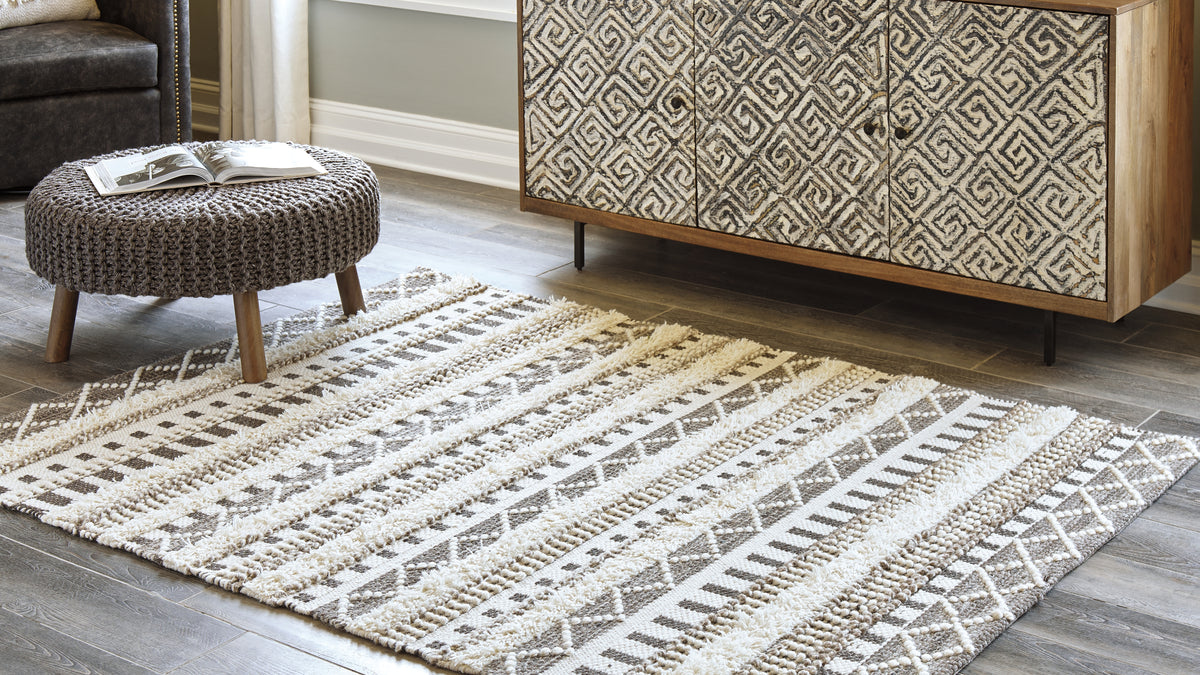 J&M Furniture - Ashley Furniture - Karalee 8' x 10' Rug - 8' x 10' Rug / Ivory/Brown - R404441