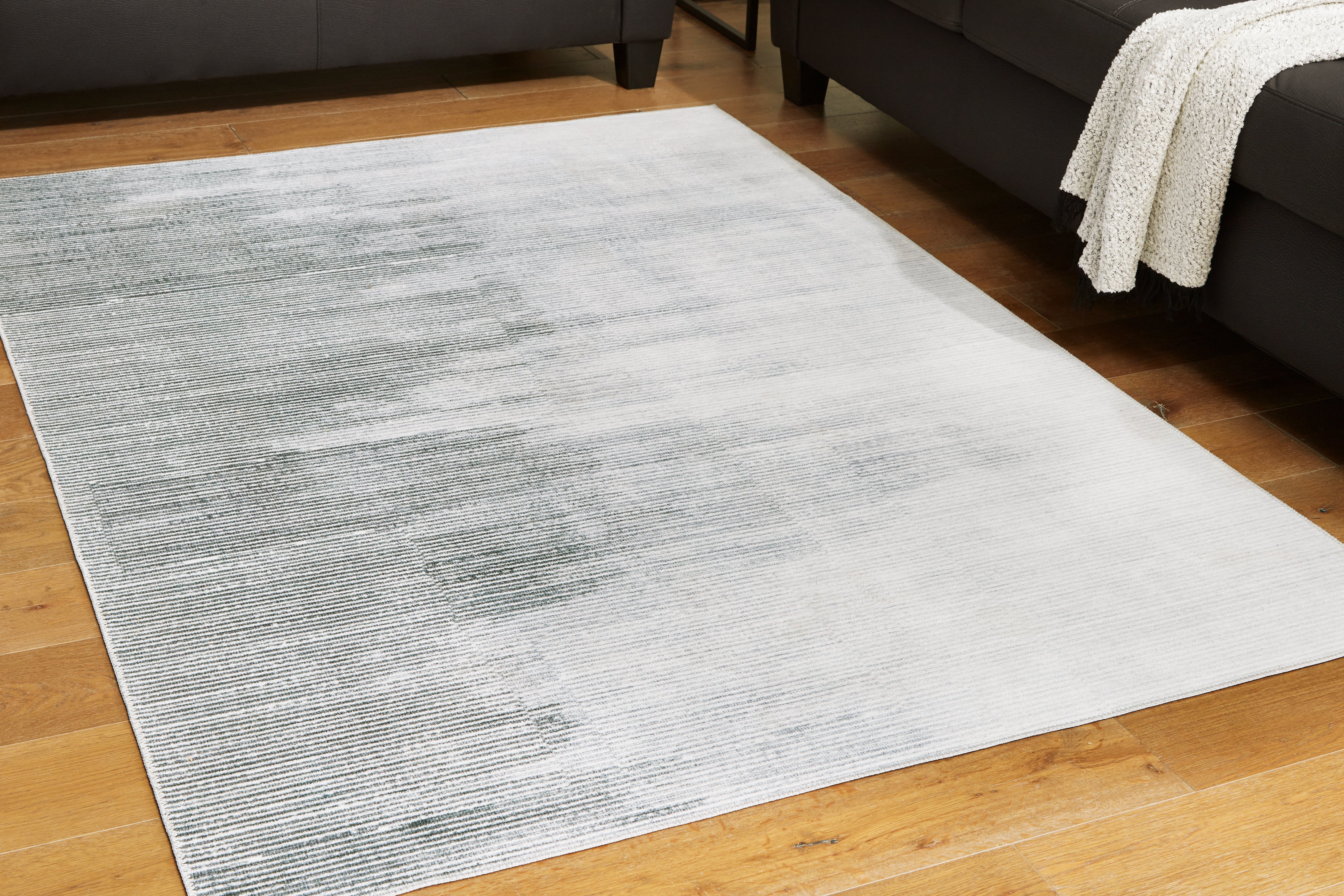 J&M Furniture - Ashley Furniture - Milset 5'1" x 6'10" Washable Rug - 5'1" x 6'10" Washable Rug / Black/White/Gray - R406252