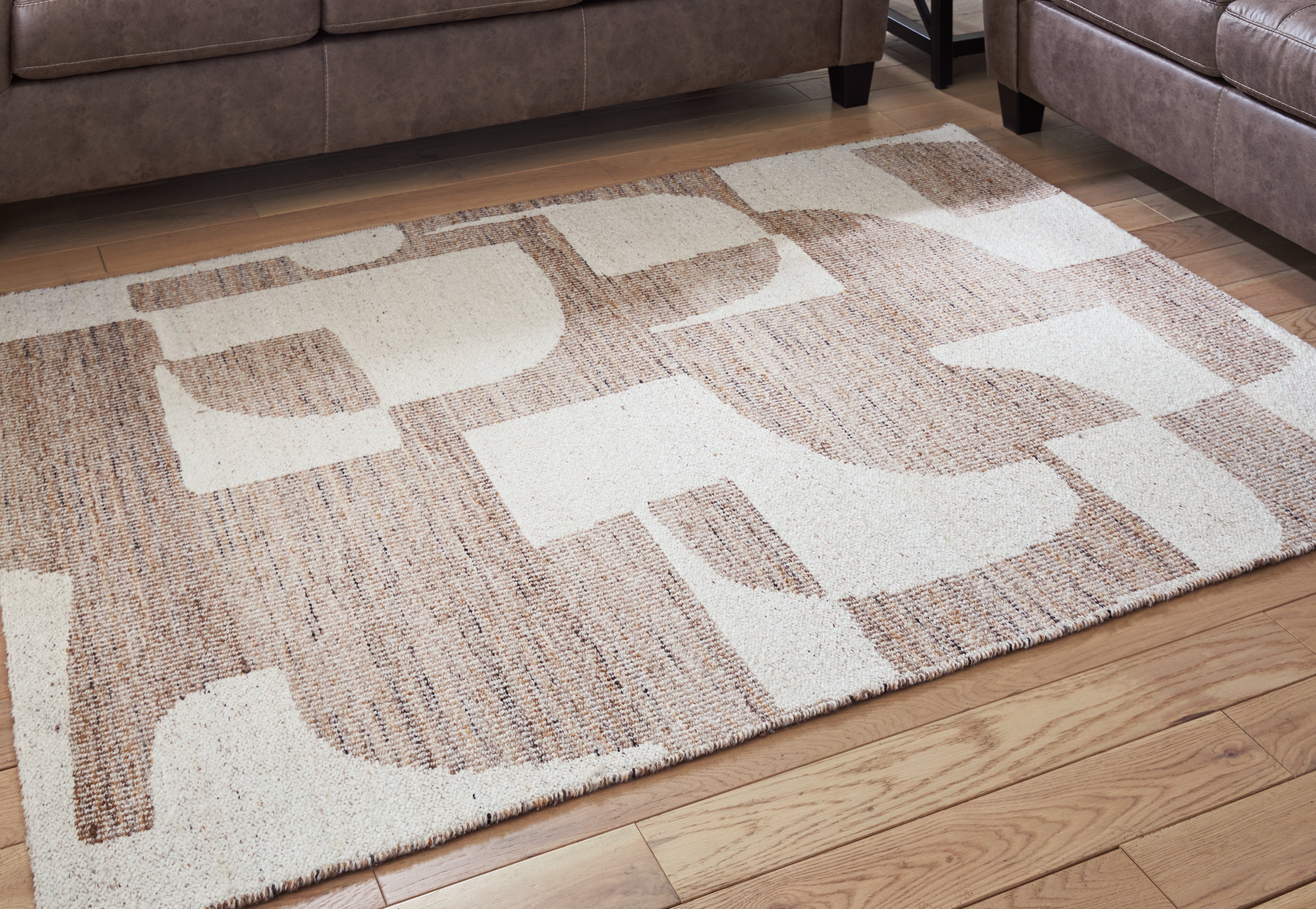 J&M Furniture - Ashley Furniture - Brynnfield 5' x 7' Rug - 5' x 7' Rug / Beige/Brown - R406372
