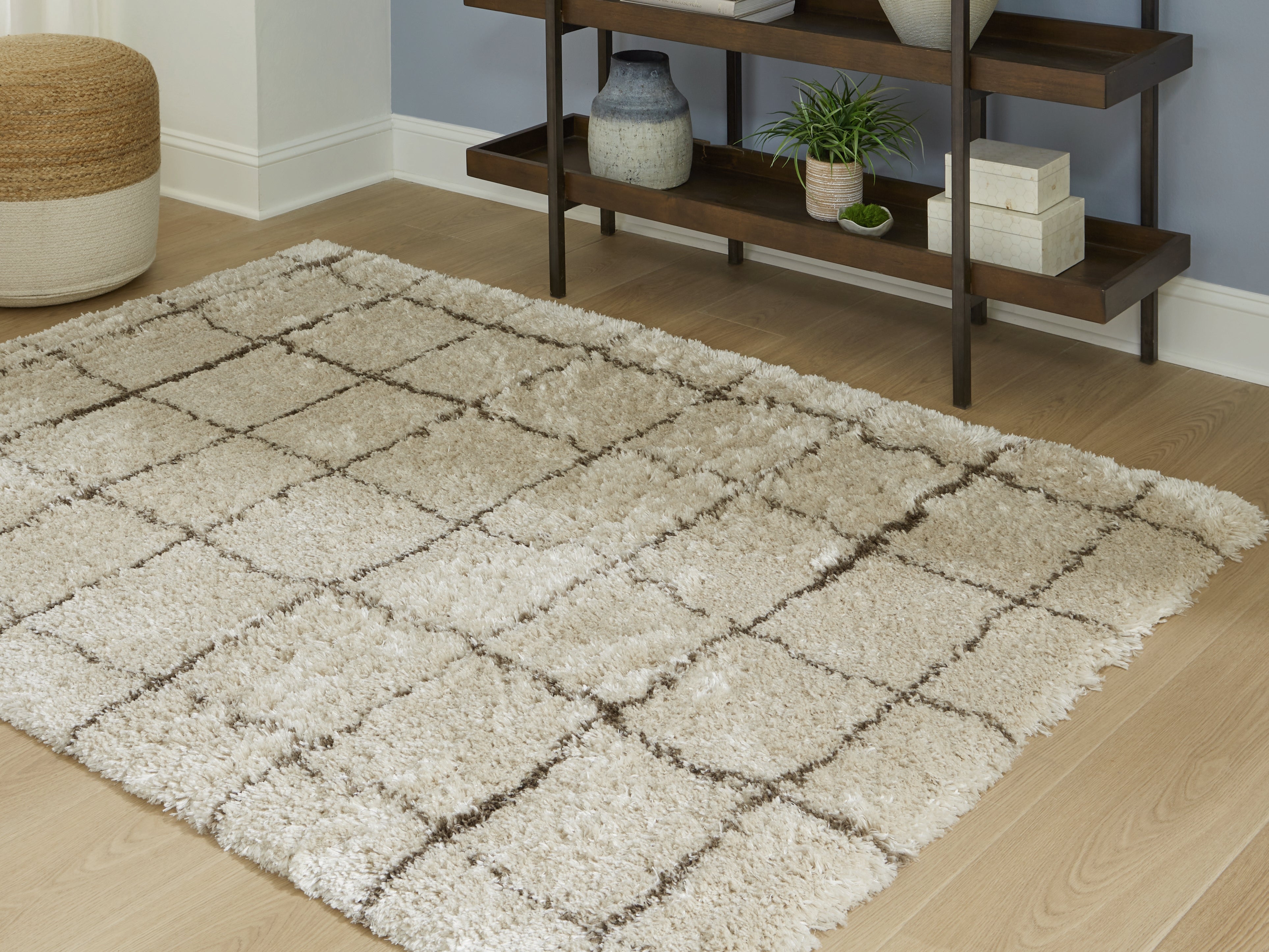 J&M Furniture - Ashley Furniture - Wrenlow 5' x 7' Rug - 5' x 7' Rug / Cream/Brown - R407212