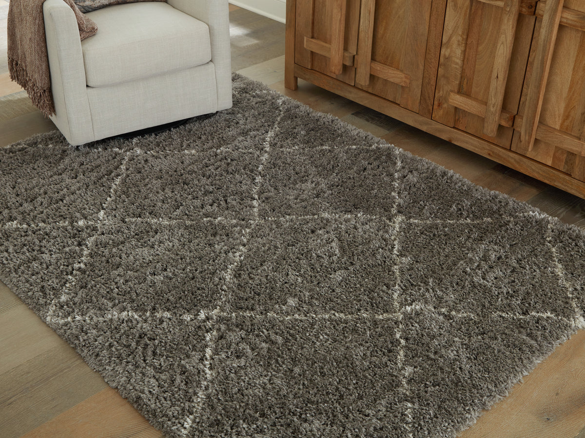 J&M Furniture - Ashley Furniture - Wrenlow 8' x 10' Rug - 8' x 10' Rug / Gray/Cream - R407221