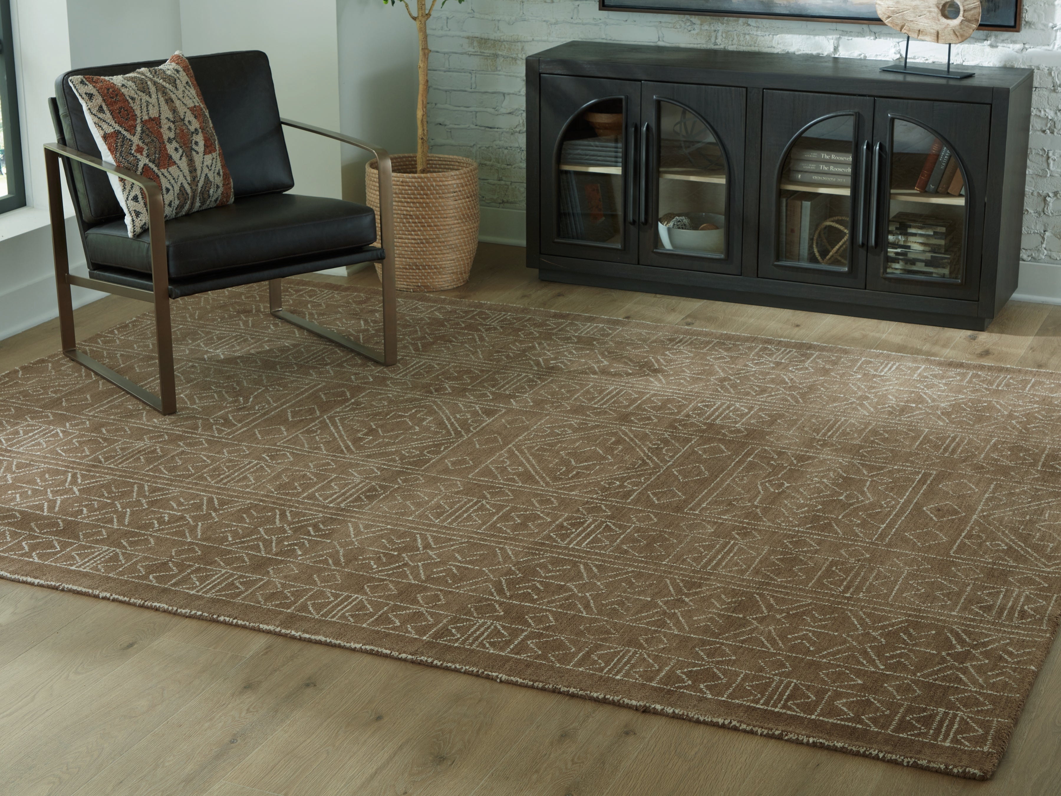 J&M Furniture - Ashley Furniture - Merrittman 7'8" x 10' Area Rug - 7'8" x 10' Area Rug / Brown/Ivory - R407701