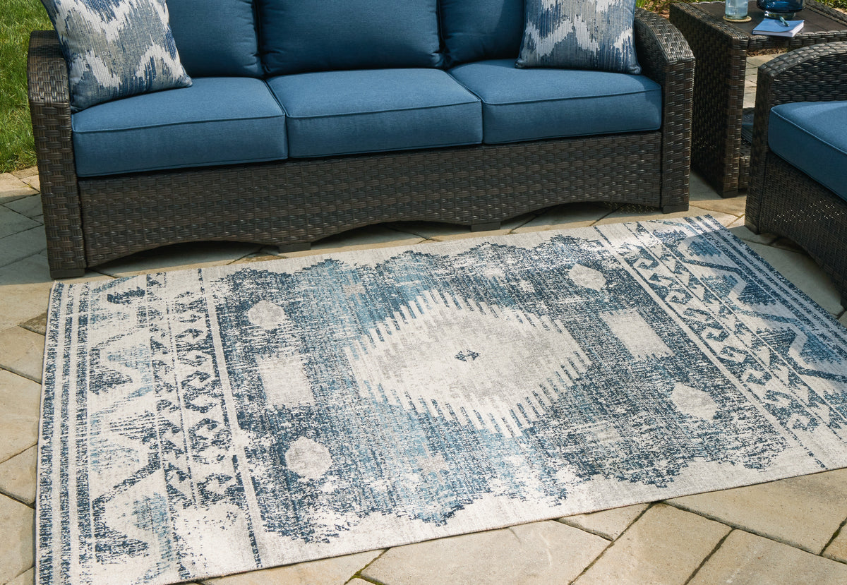 J&M Furniture - Ashley Furniture - Daddridge 8' x 10' Rug - 8' x 10' Rug / Blue/Gray/Ivory - R900101