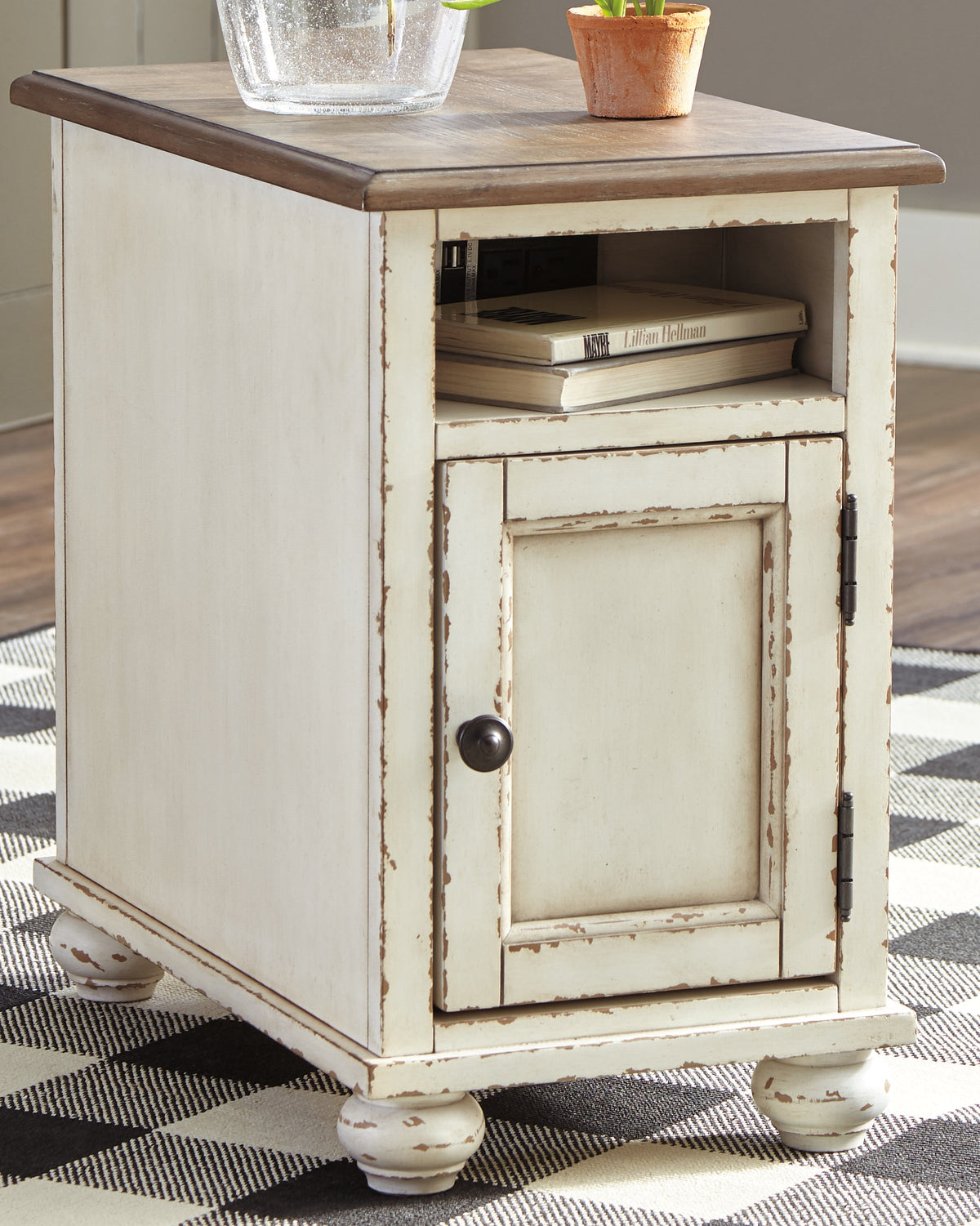 Realyn Chairside End Table Ashley Furniture