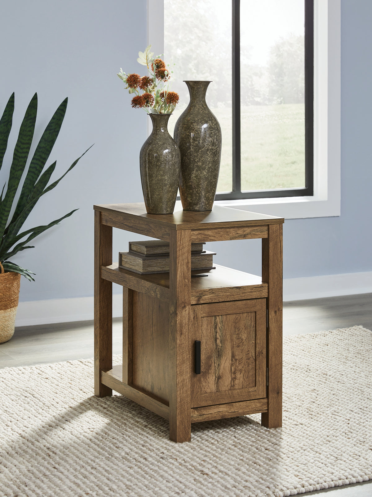 J&M Furniture - Ashley Furniture - Fendenmore Chairside End Table - Chair Side End Table / Brown - T190-117