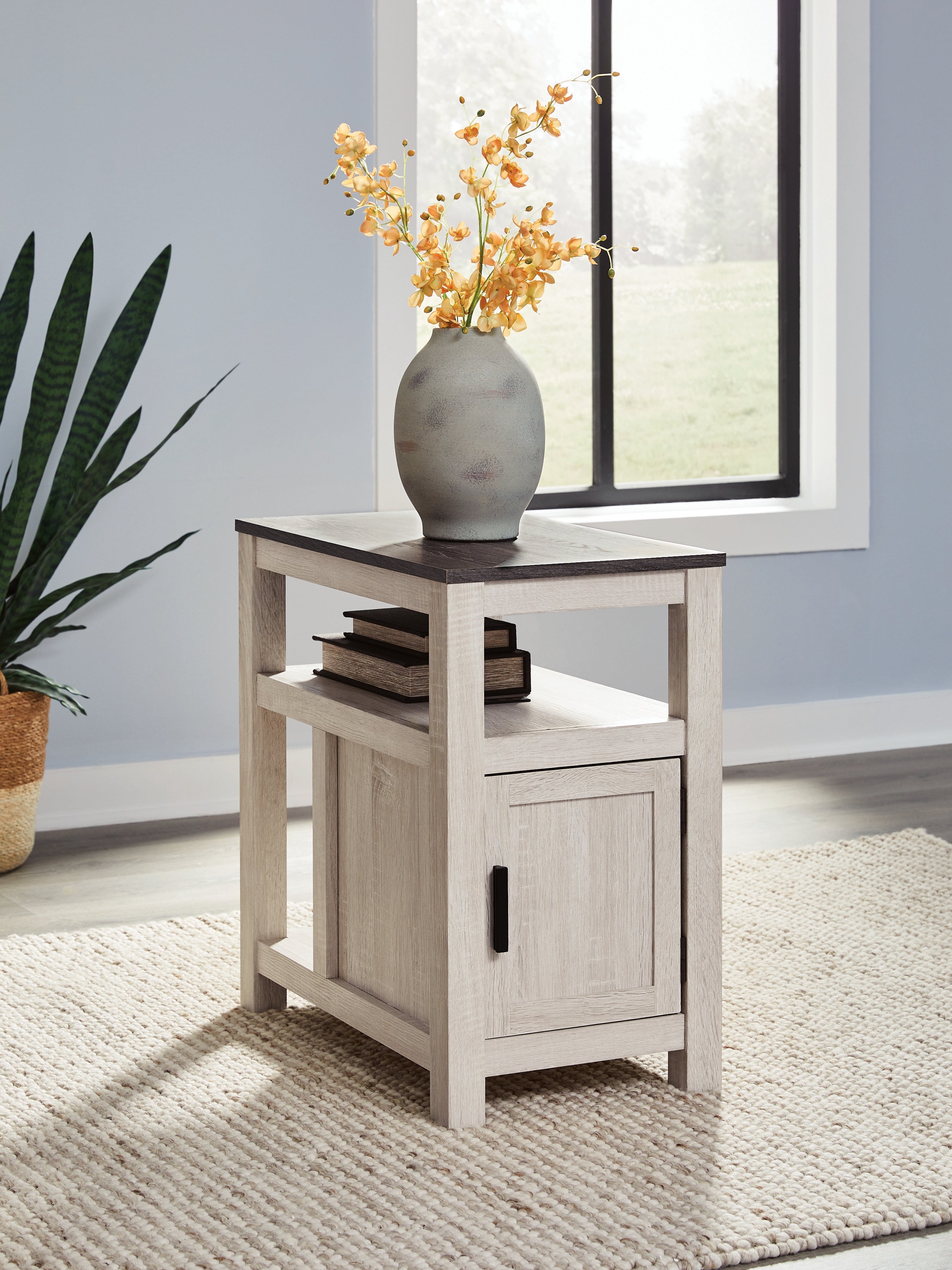 J&M Furniture - Ashley Furniture - Fendenmore Chairside End Table - Chair Side End Table / Two-tone - T190-217