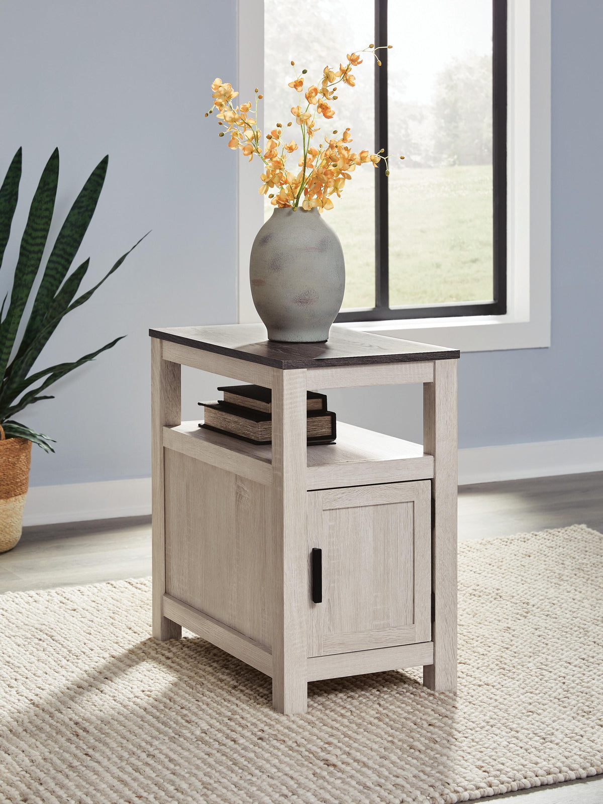 J&M Furniture - Ashley Furniture - Fendenmore Chairside End Table - Chair Side End Table - T190-217