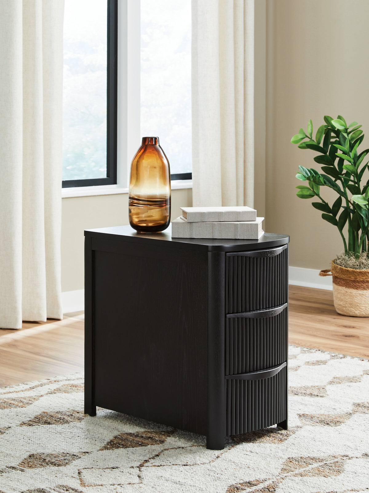 J&M Furniture - Ashley Furniture - Camdill Chairside End Table - Chair Side End Table / Black - T208-117