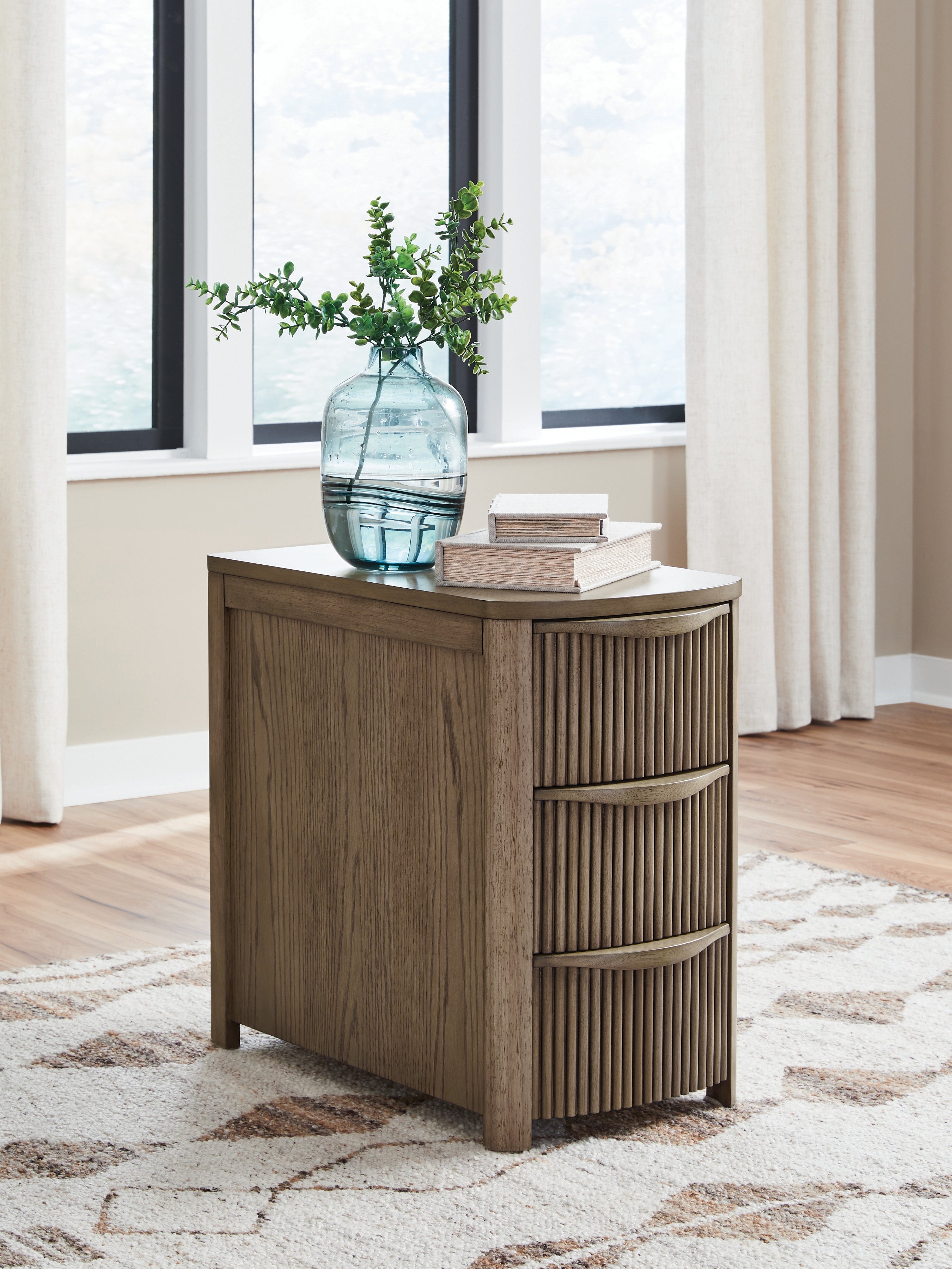 J&M Furniture - Ashley Furniture - Camdill Chairside End Table - Chair Side End Table / Light Brown - T208-317