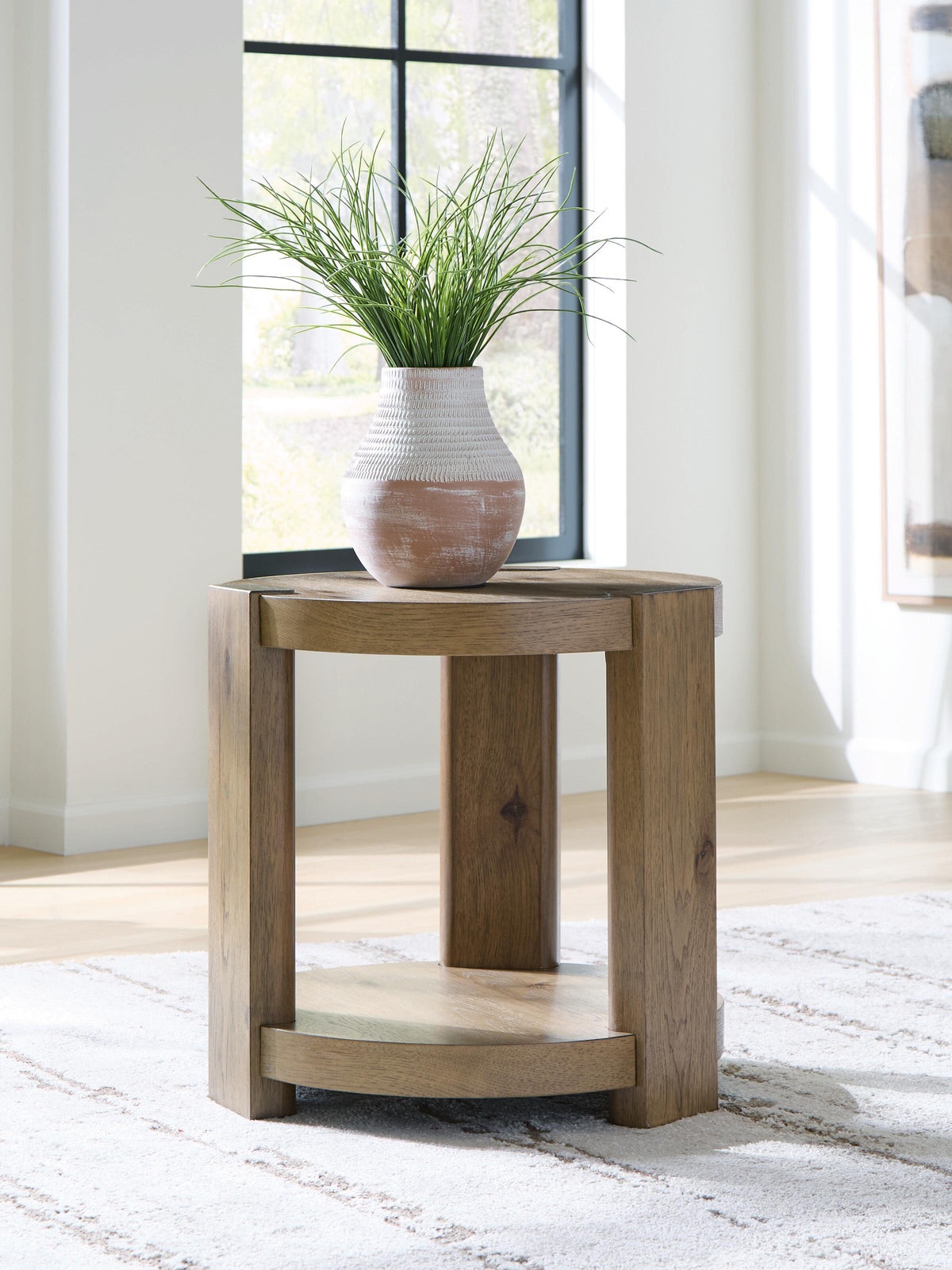J&M Furniture - Ashley Furniture - Flangren End Table - Round End Table - T553-6
