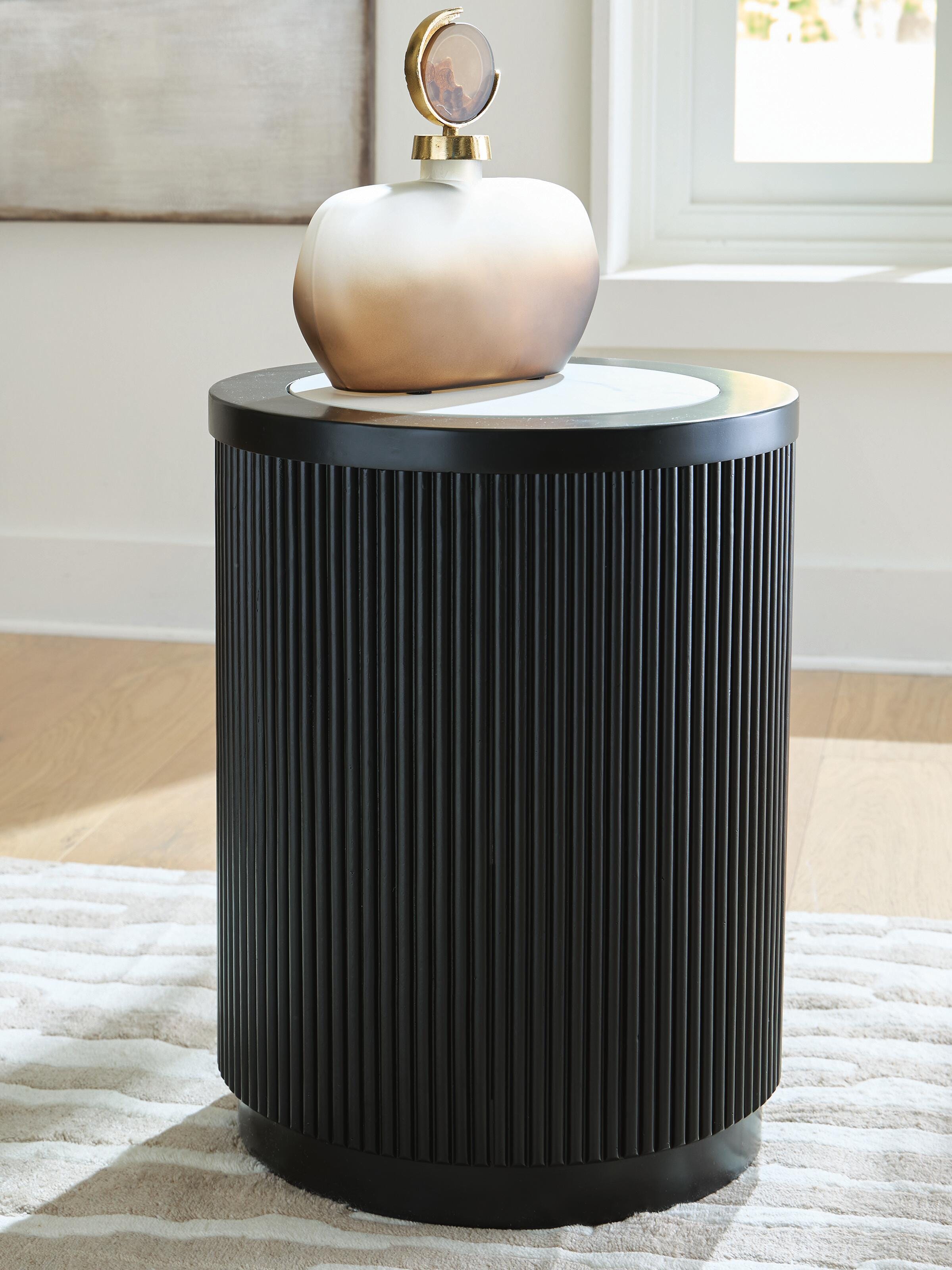 J&M Furniture - Ashley Furniture - Grayman End Table - Round End Table - T650-6