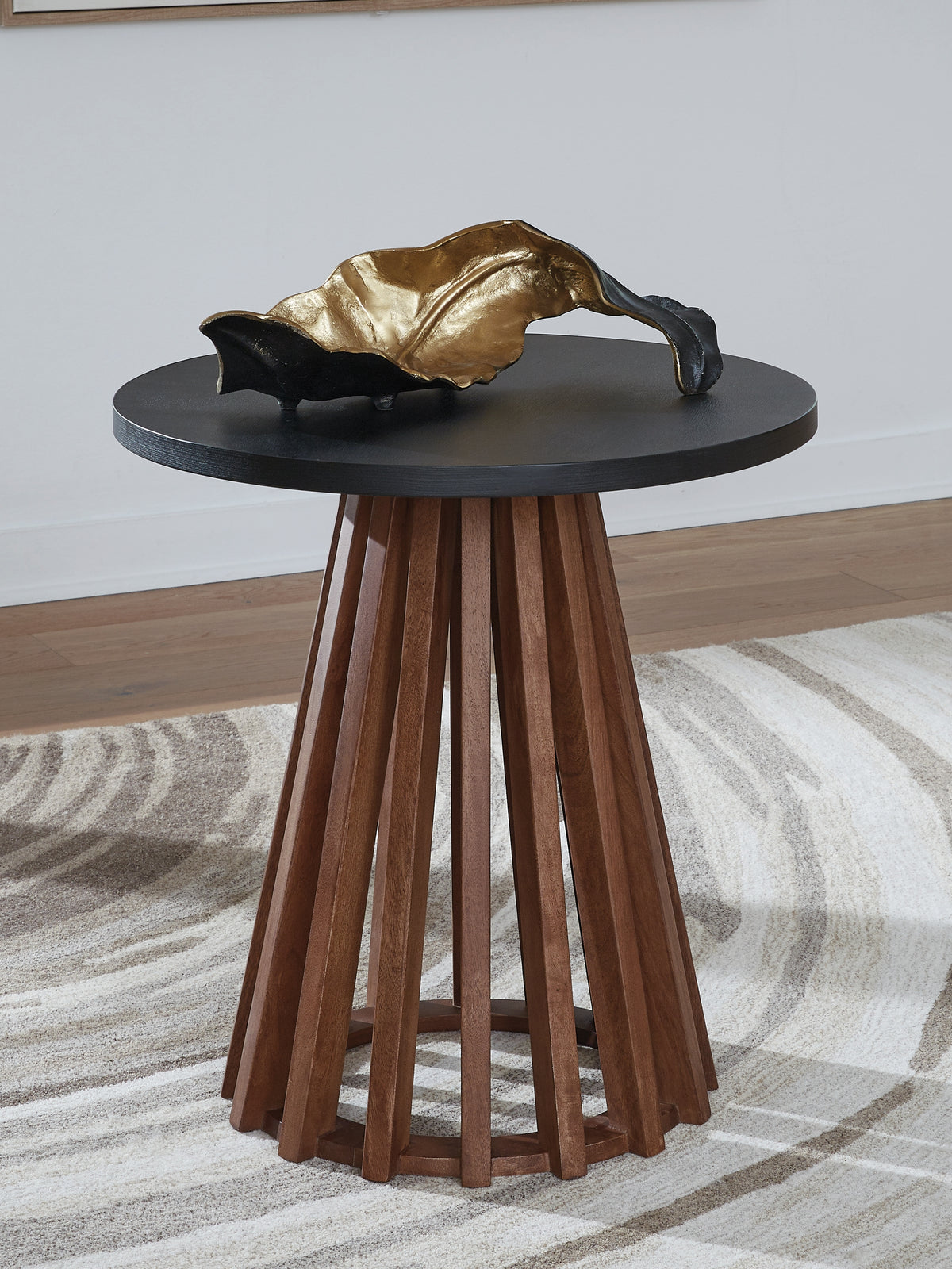 J&M Furniture - Ashley Furniture - Kallari End Table - Round End Table / Warm Brown/Black - T737-6